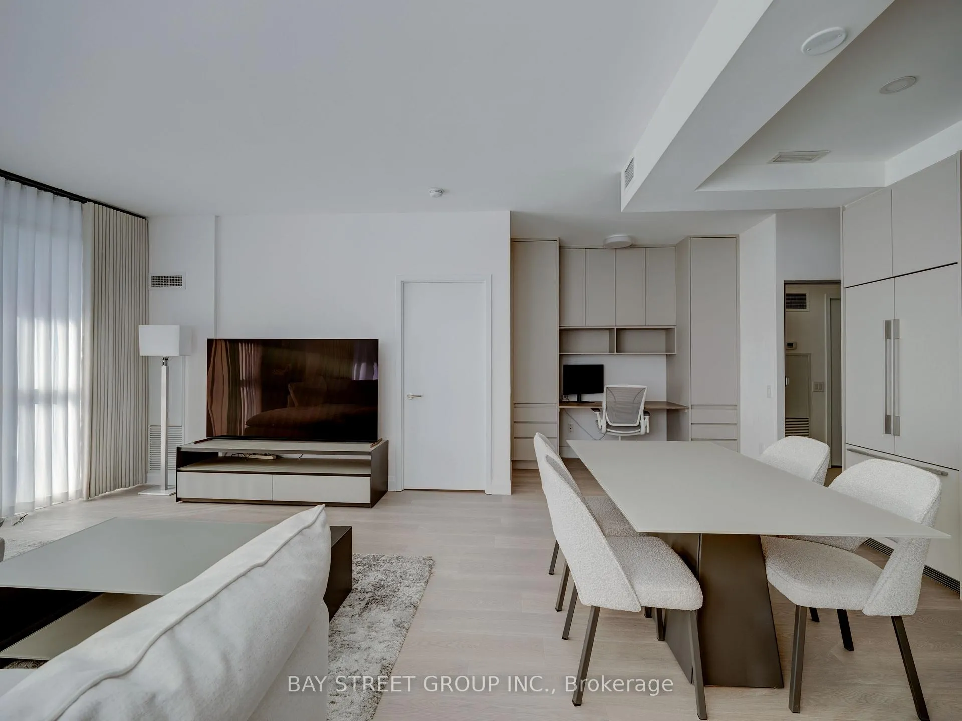 Photo 4 of Unit 2209, 121 Mcmahon Drive, North York, Bayview Village — HOMEH