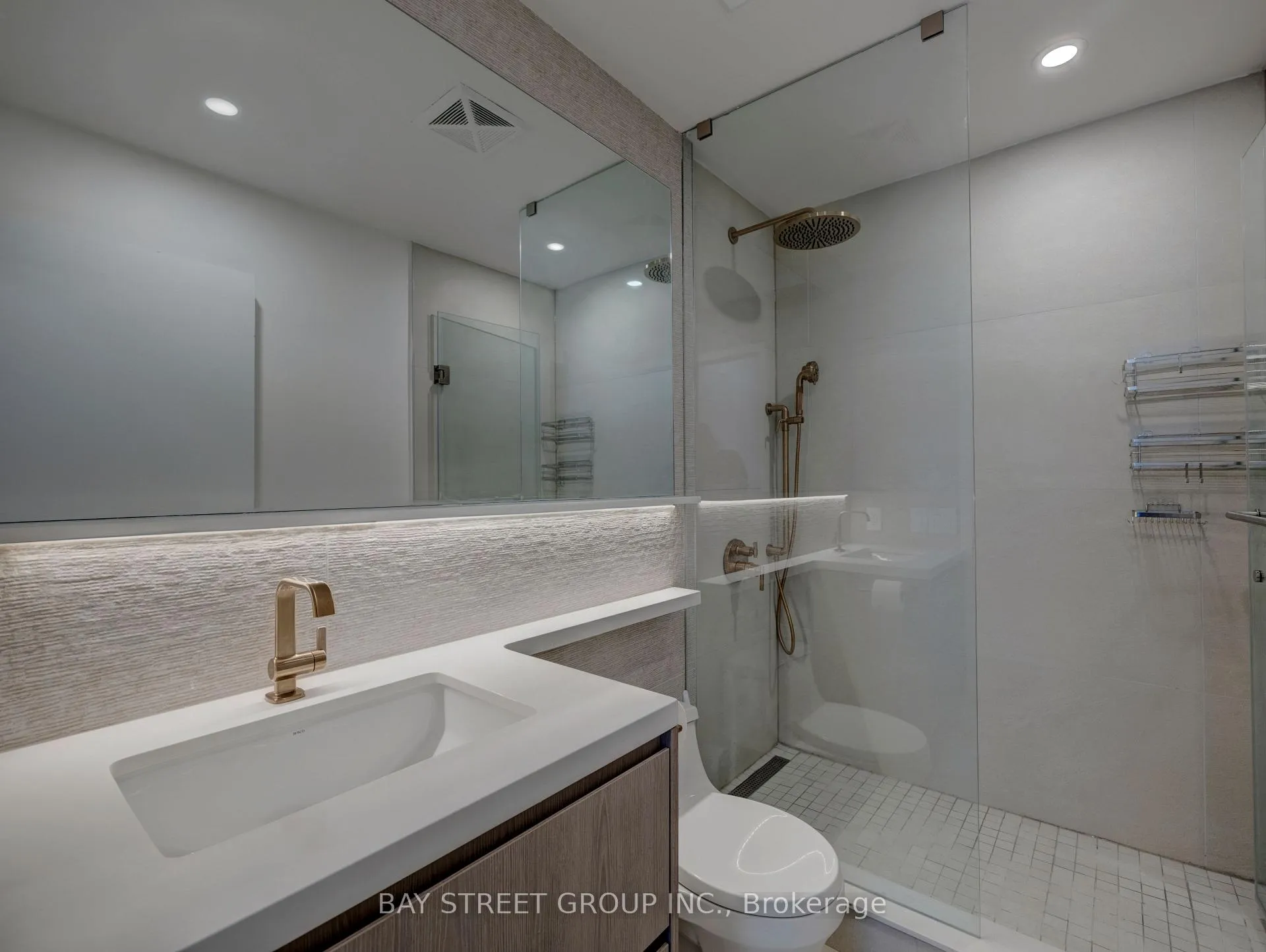 Photo 5 of Unit 2209, 121 Mcmahon Drive, North York, Bayview Village — HOMEH