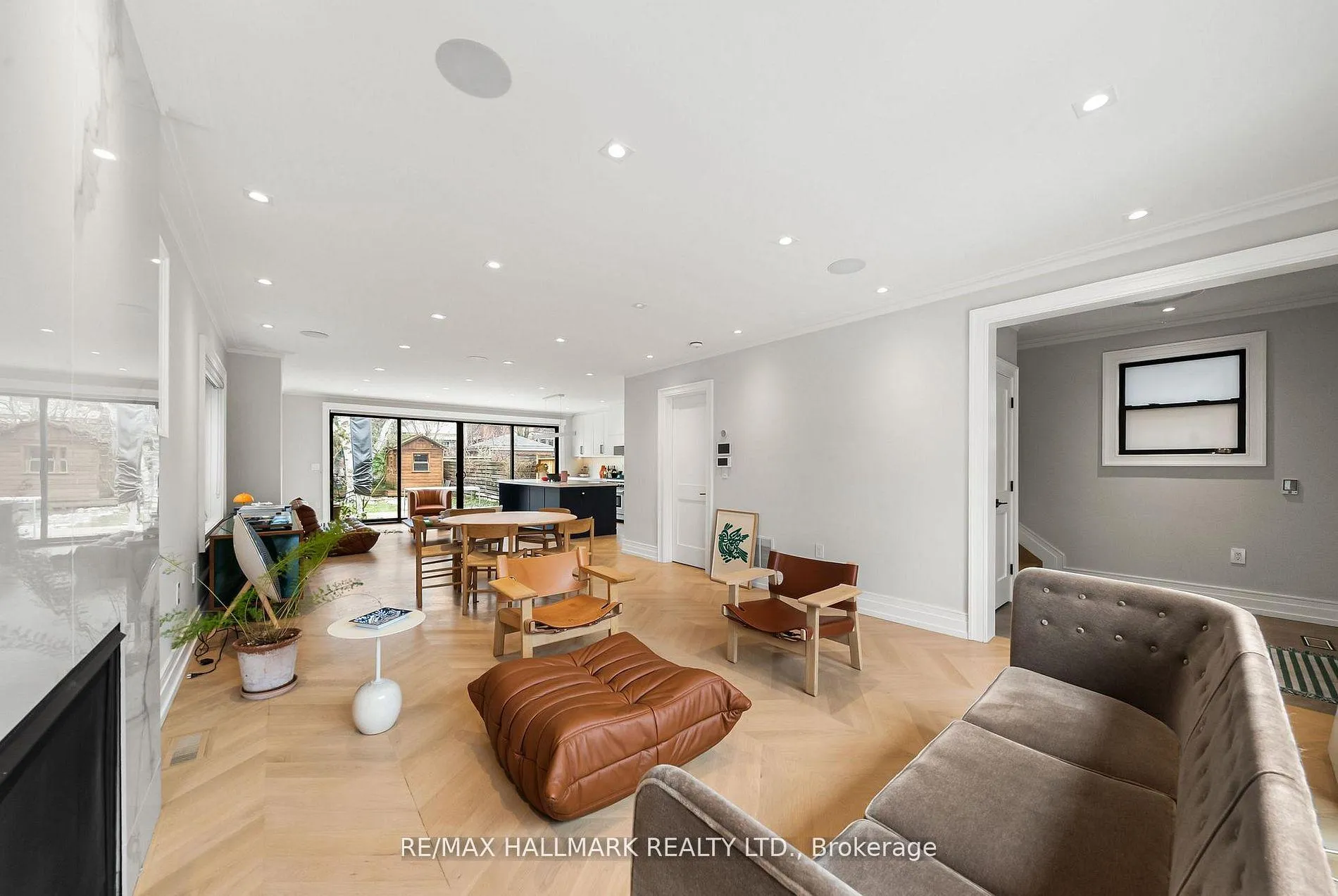 Photo 4 of 26 Carey Road, Toronto, Mount Pleasant West — HOMEH