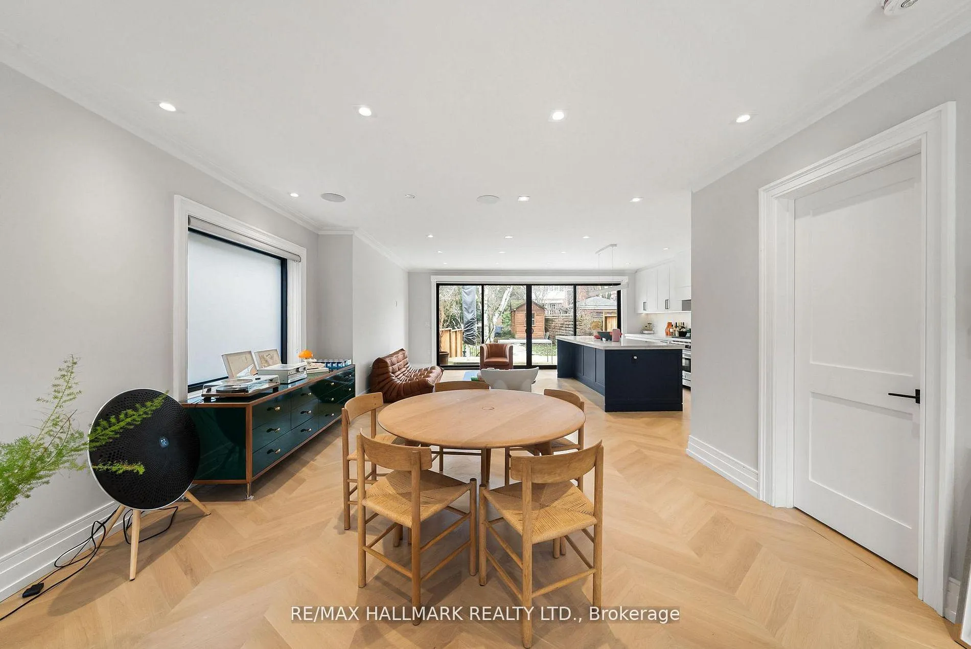Photo 6 of 26 Carey Road, Toronto, Mount Pleasant West — HOMEH