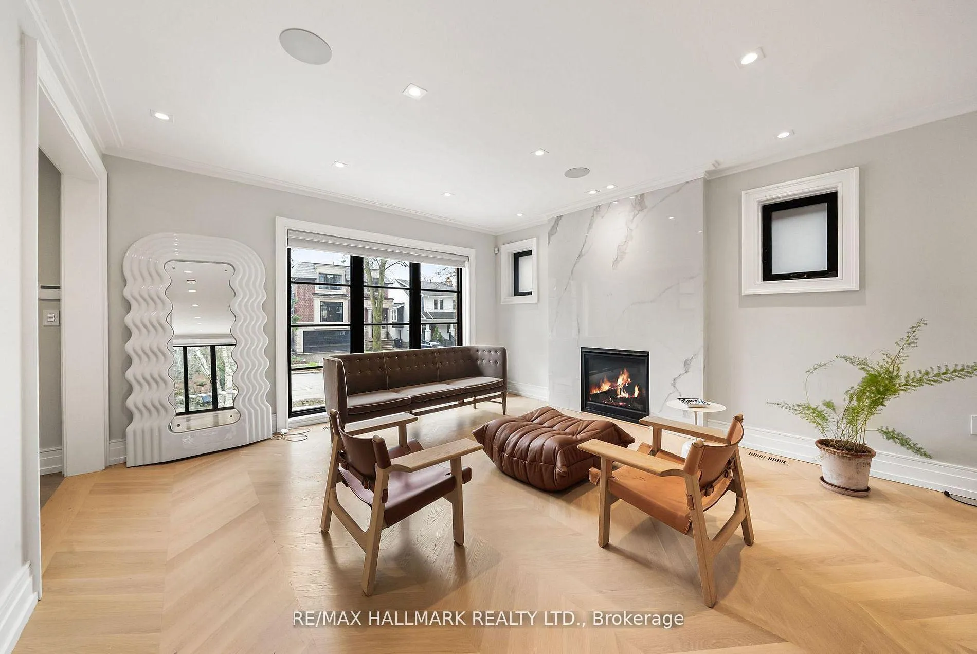 Photo 10 of 26 Carey Road, Toronto, Mount Pleasant West — HOMEH