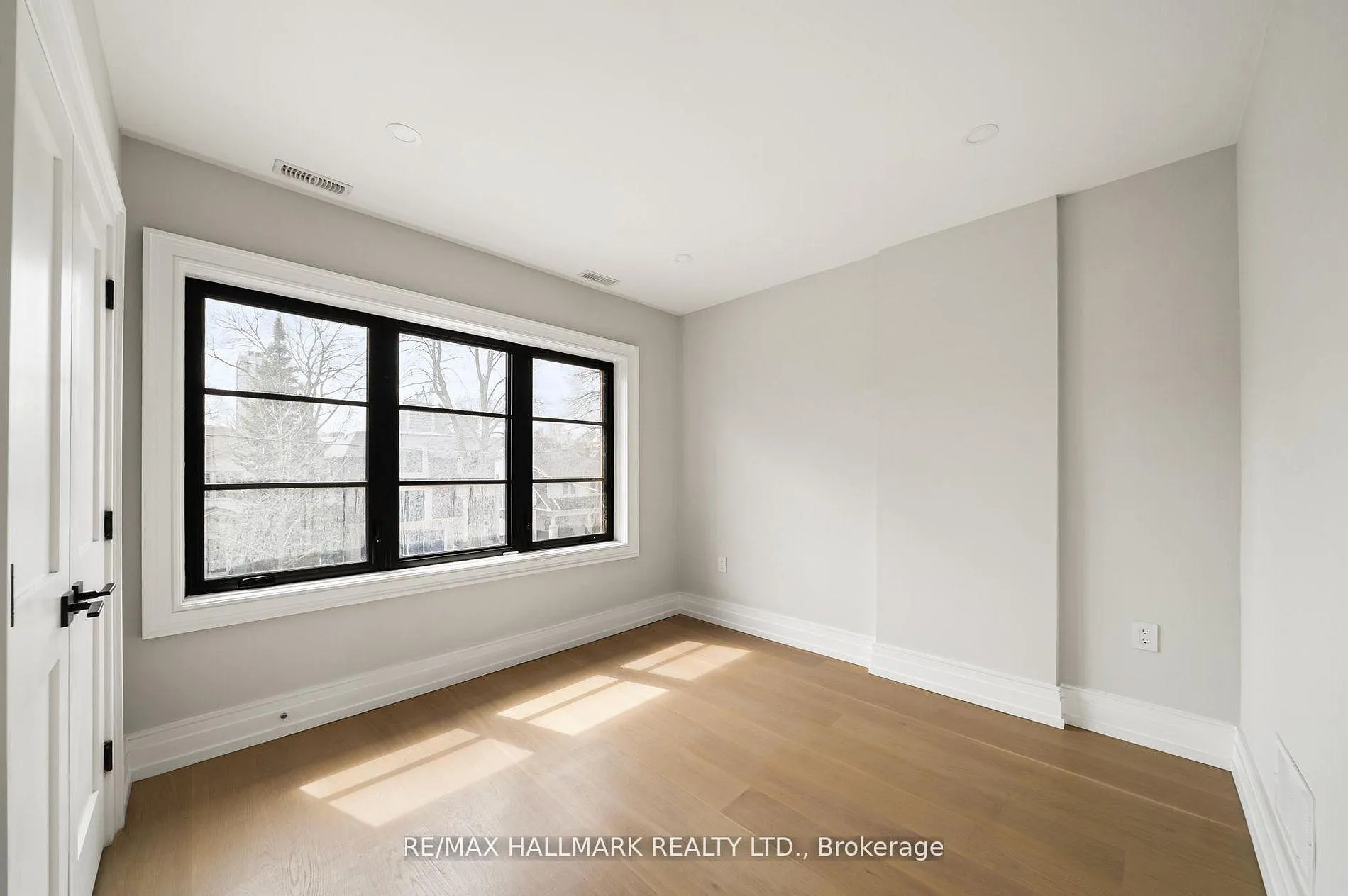 Photo 27 of 26 Carey Road, Toronto, Mount Pleasant West — HOMEH