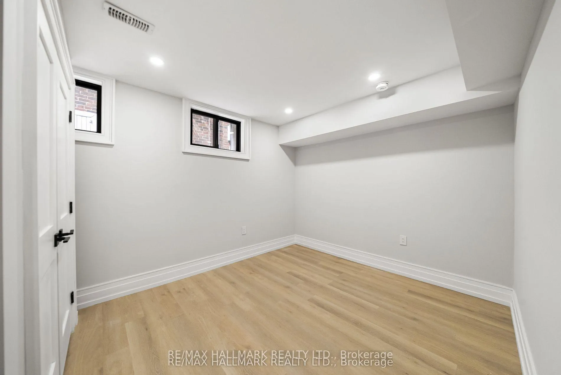 Photo 36 of 26 Carey Road, Toronto, Mount Pleasant West — HOMEH