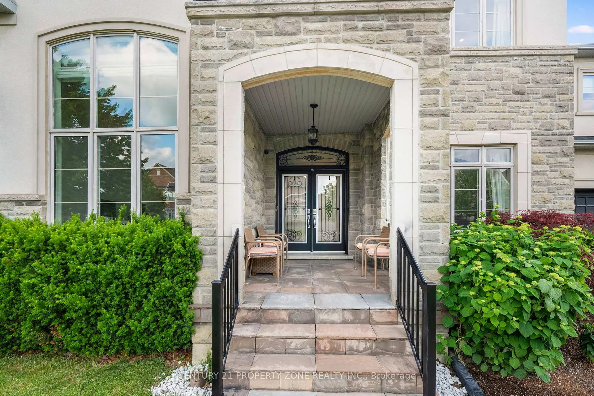Photo 3 of 9 Kelways Circle, Brampton, Bram East — HOMEH