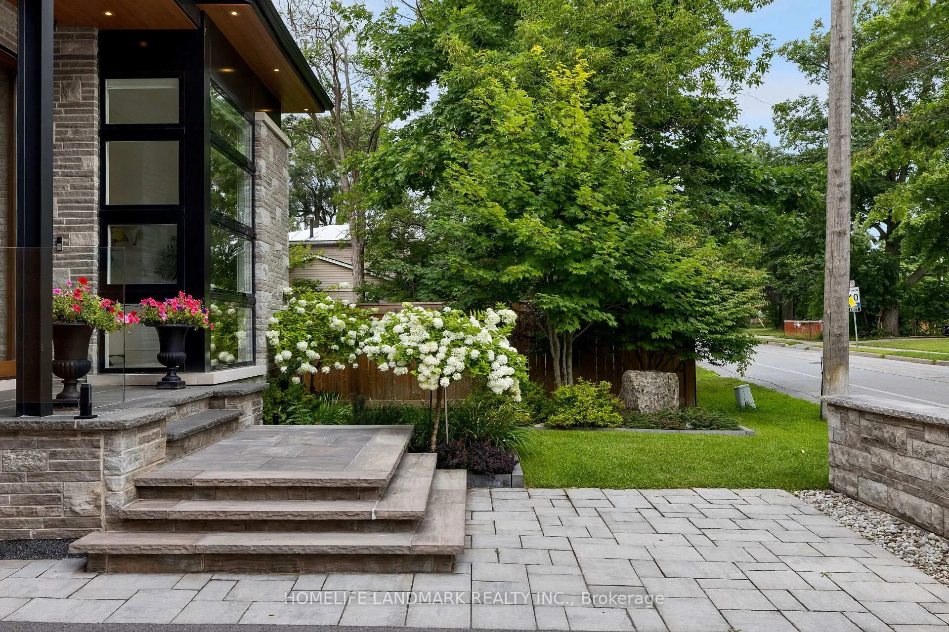 Photo 3 of 418 Pine Cove Road, Burlington, Roseland — HOMEH