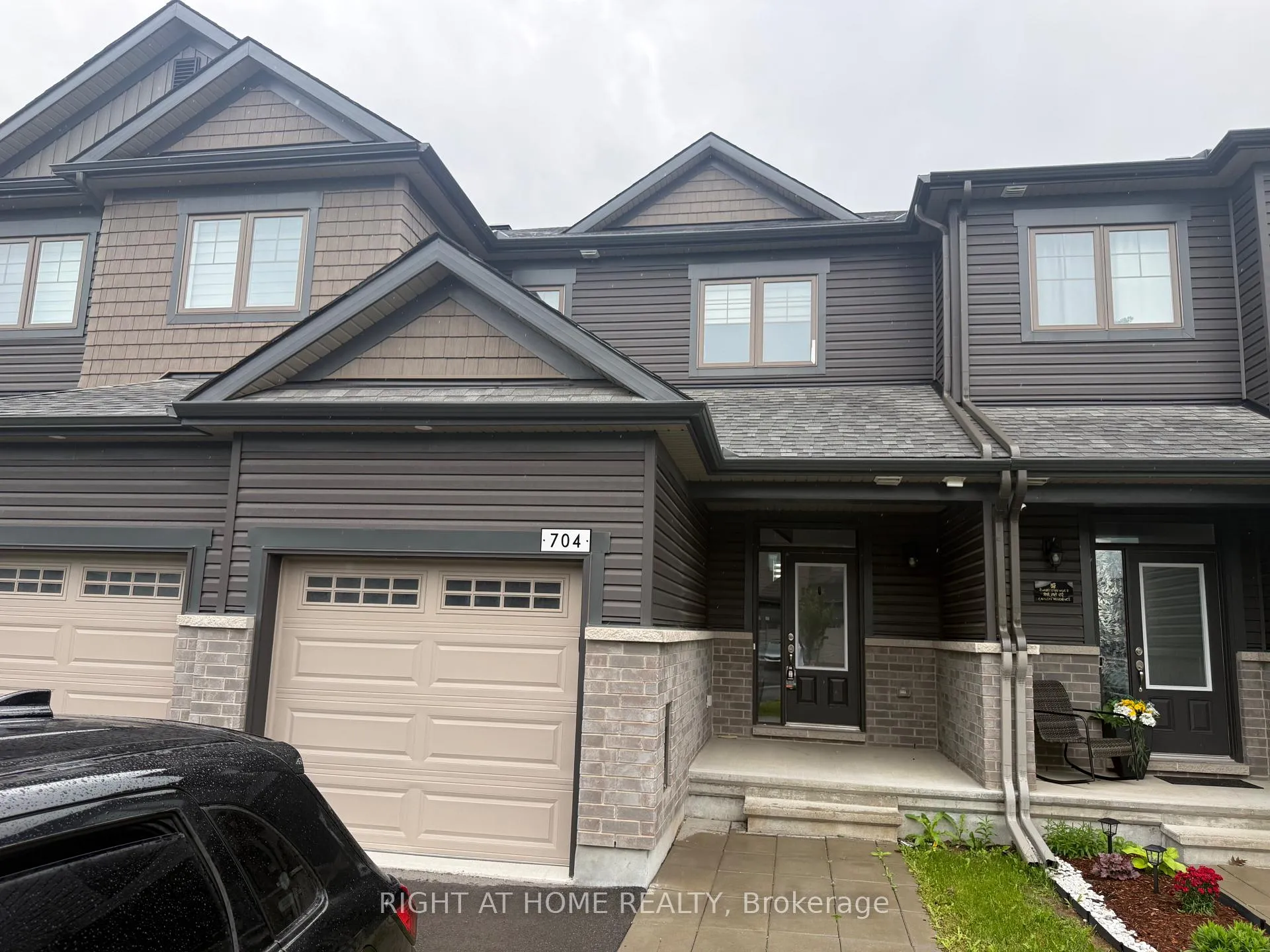Photo 3 of 704 Petanque Crescent, Ottawa, Notting Hill/Summerside — HOMEH