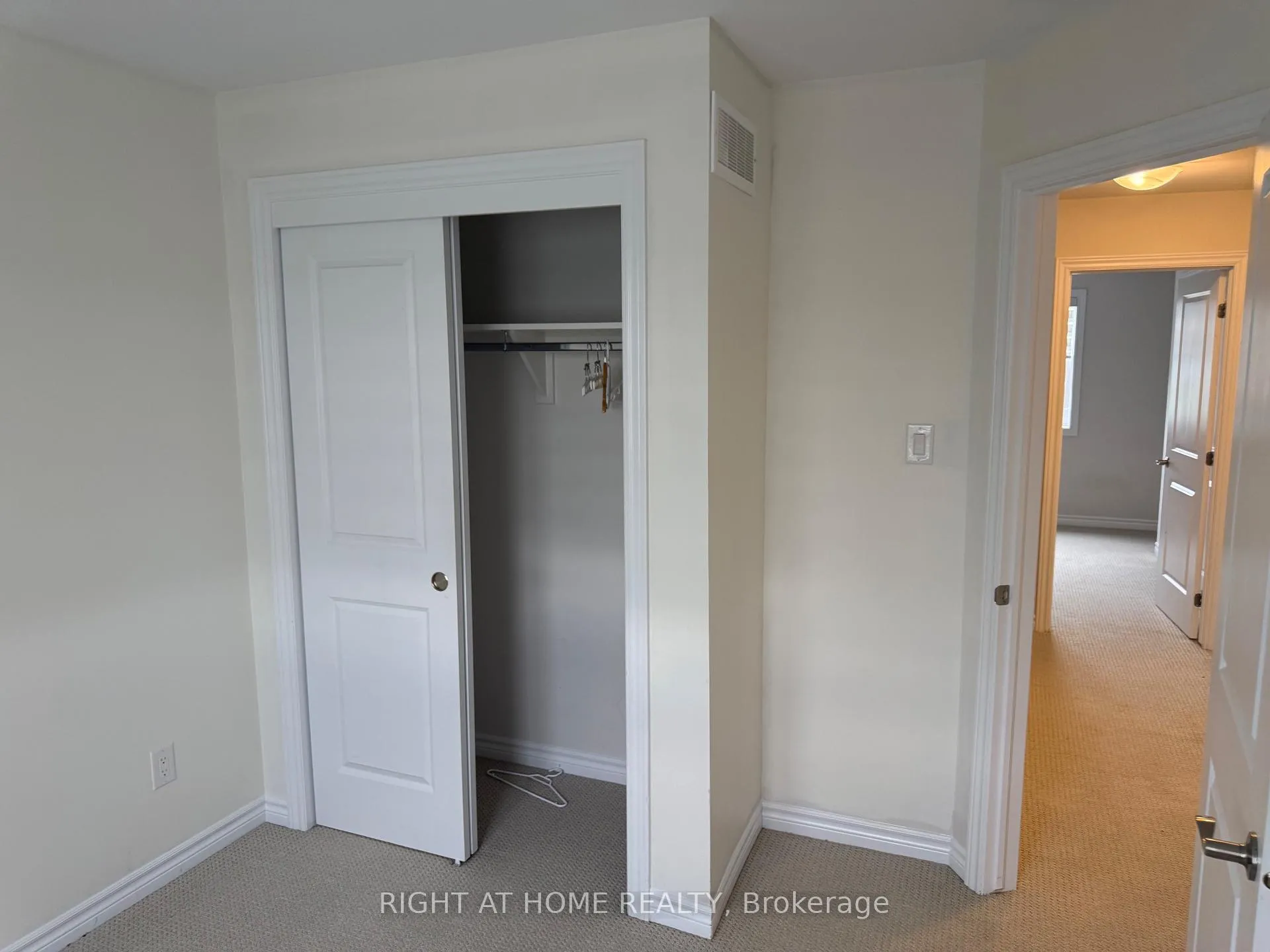 Photo 10 of 704 Petanque Crescent, Ottawa, Notting Hill/Summerside — HOMEH