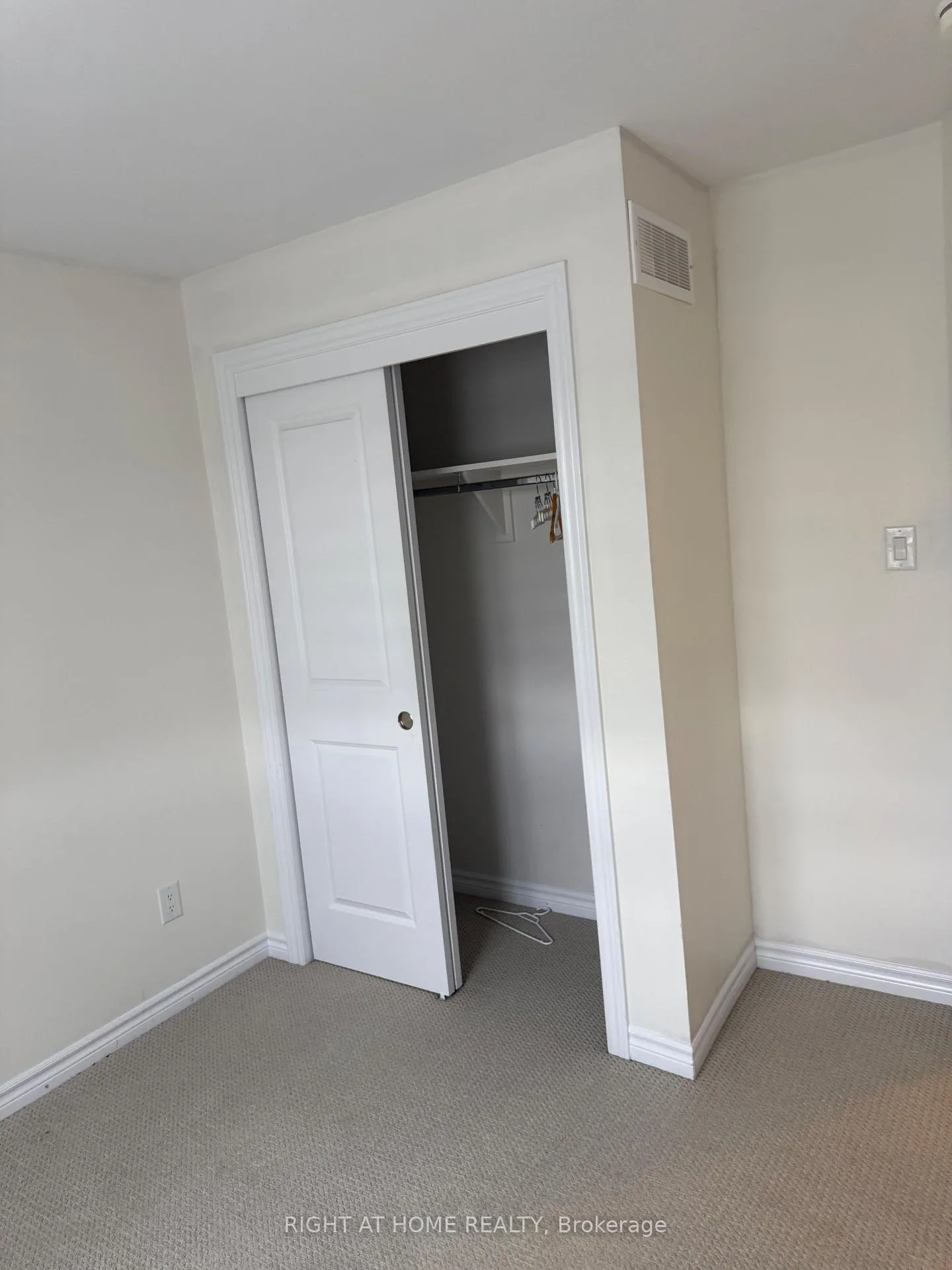 Photo 11 of 704 Petanque Crescent, Ottawa, Notting Hill/Summerside — HOMEH
