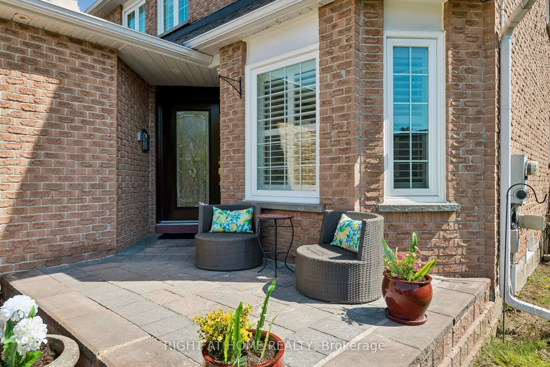 Photo 4 of 2007 Lynn Heights Drive, Pickering, Liverpool — HOMEH