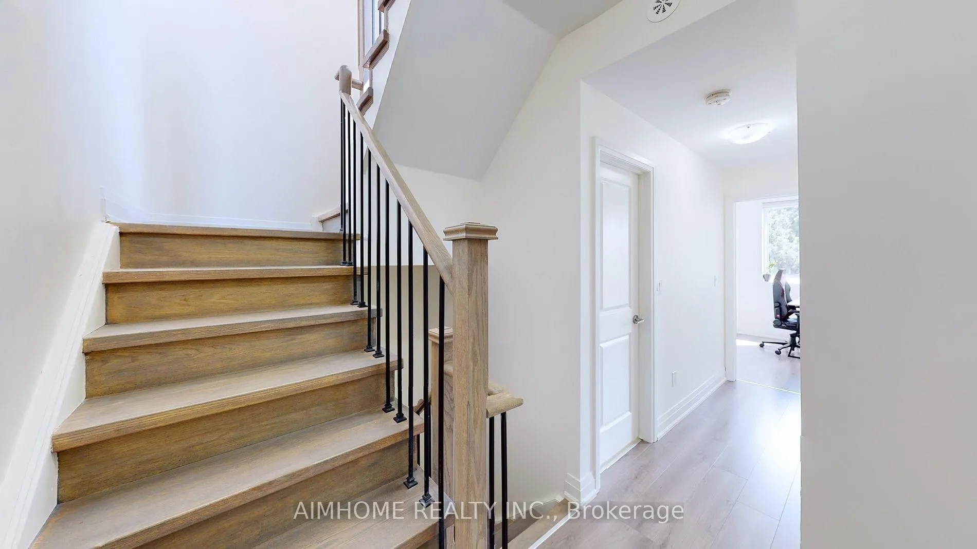 Photo 8 of Unit 28, 780 Sheppard Avenue E, North York, Bayview Village — HOMEH