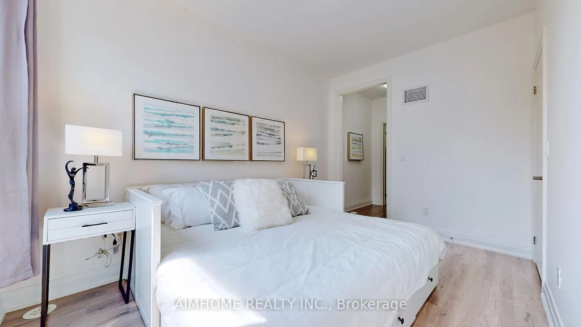 Photo 16 of Unit 28, 780 Sheppard Avenue E, North York, Bayview Village — HOMEH