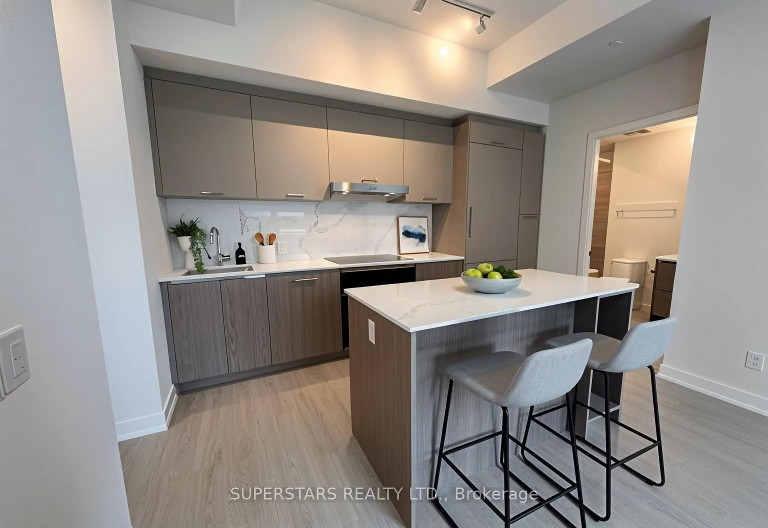 Photo 2 of Unit 626, 8188 Yonge Street, Vaughan, Uplands — HOMEH