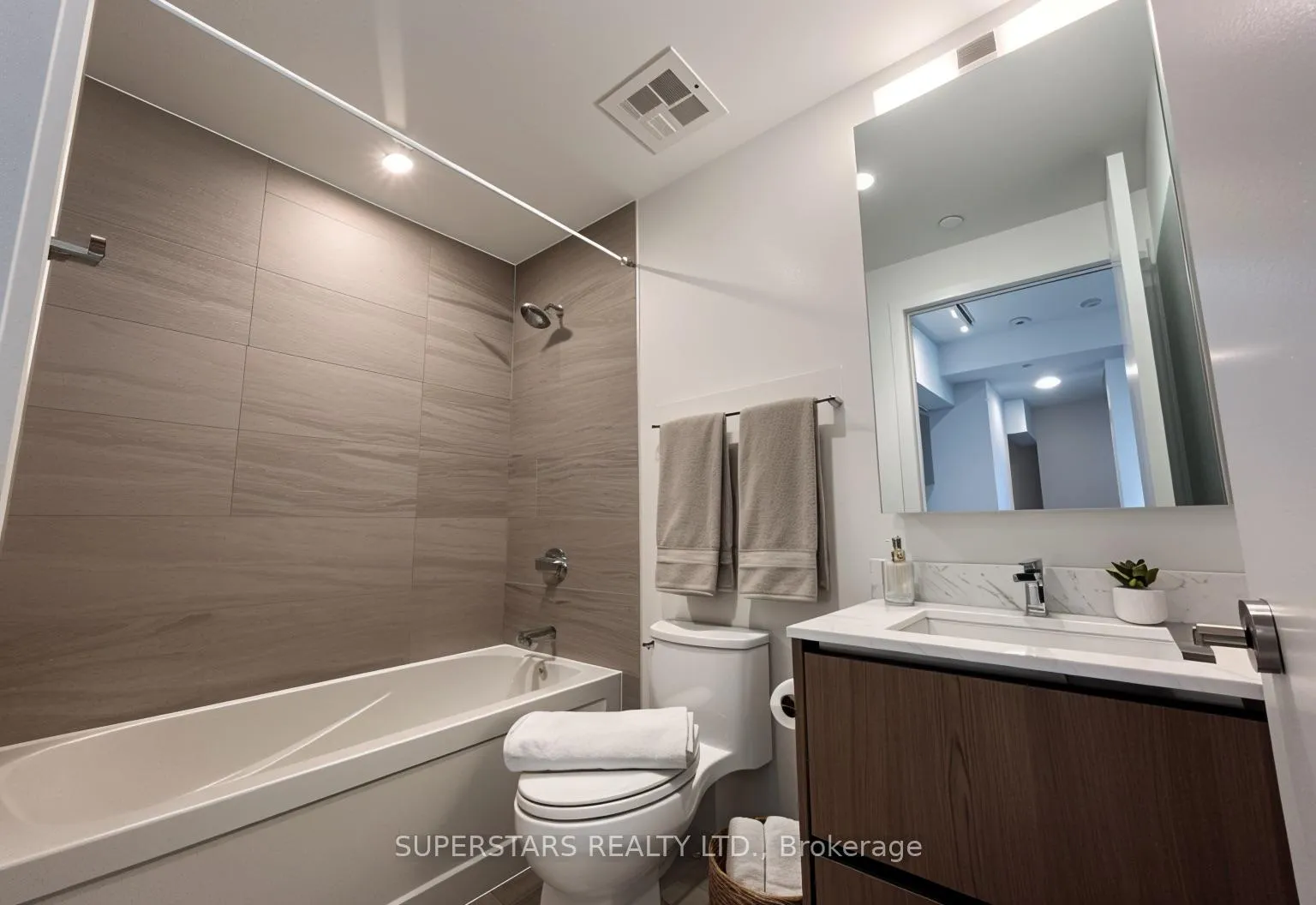 Photo 5 of Unit 626, 8188 Yonge Street, Vaughan, Uplands — HOMEH