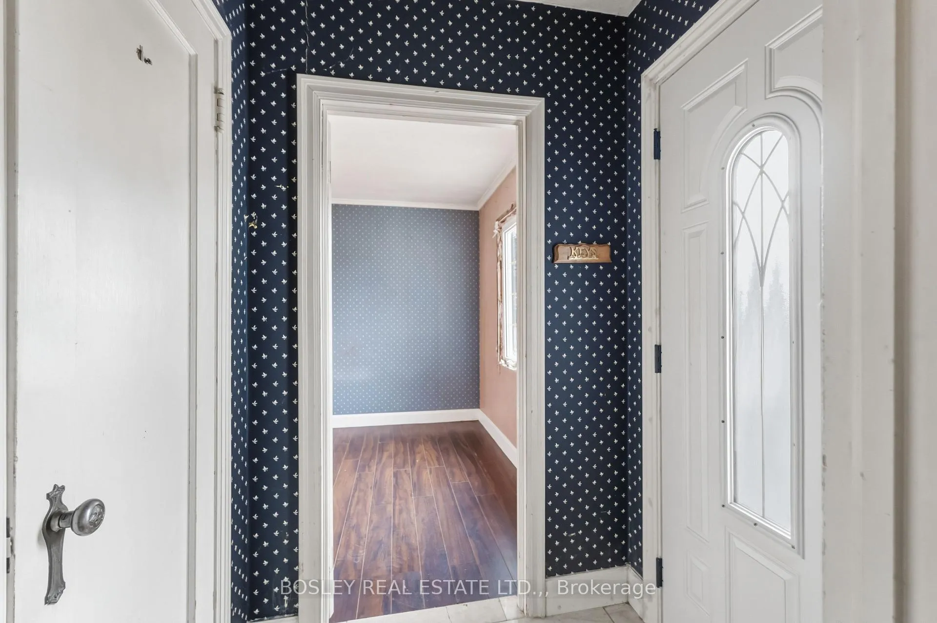 Photo 2 of 230 Pelham Road, St. Catharines, Western Hill — HOMEH