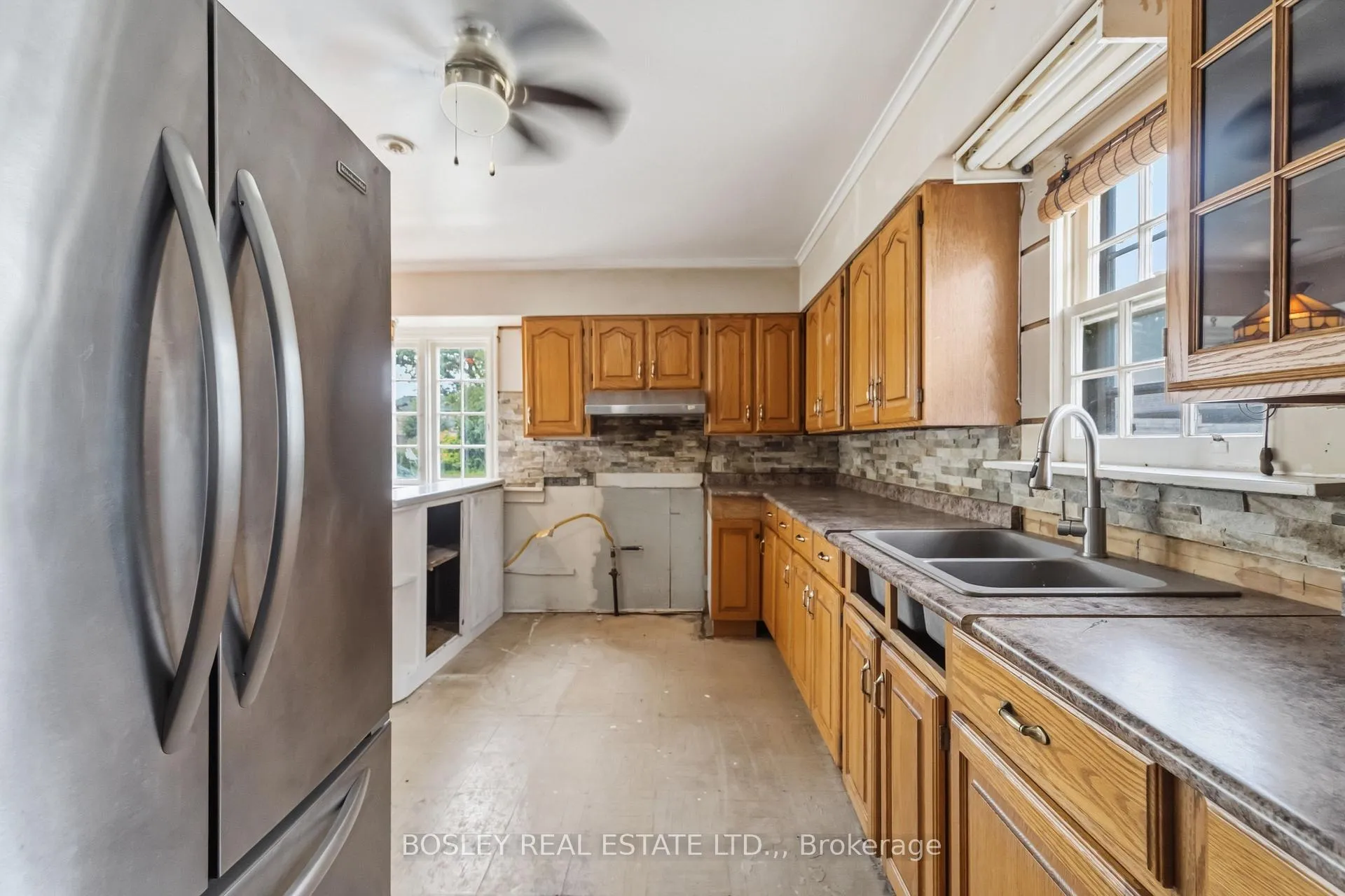 Photo 4 of 230 Pelham Road, St. Catharines, Western Hill — HOMEH