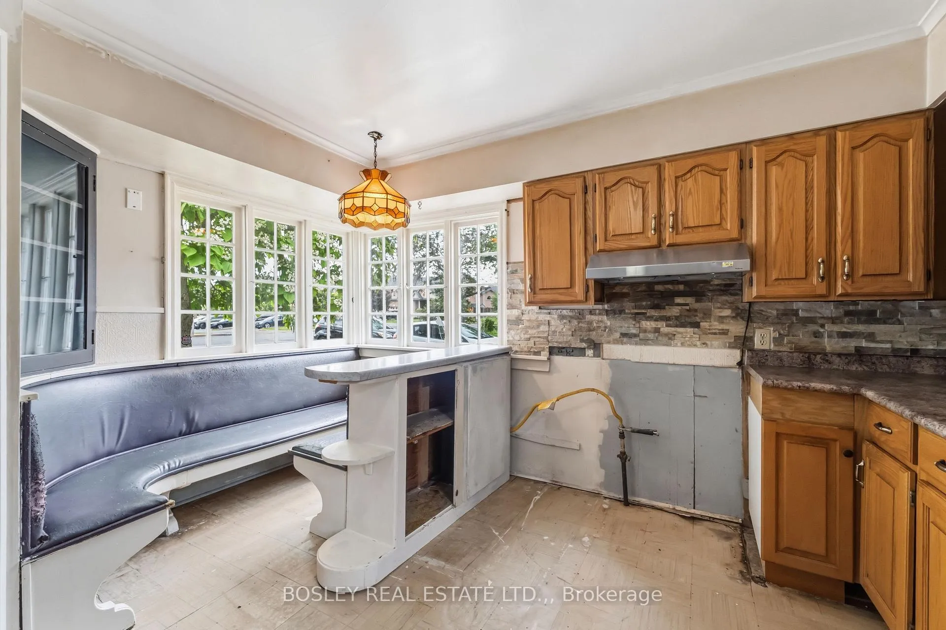 Photo 5 of 230 Pelham Road, St. Catharines, Western Hill — HOMEH