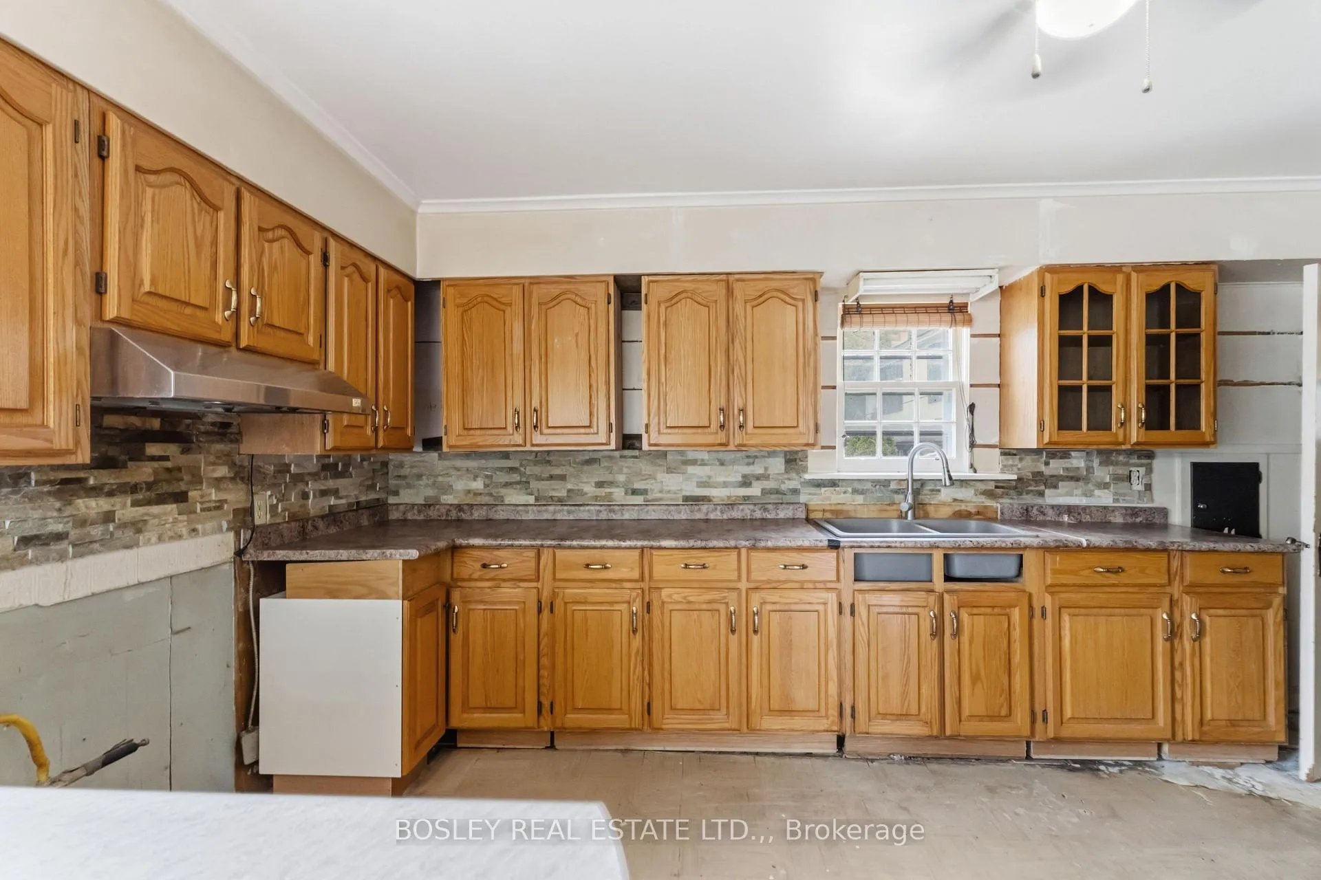 Photo 6 of 230 Pelham Road, St. Catharines, Western Hill — HOMEH