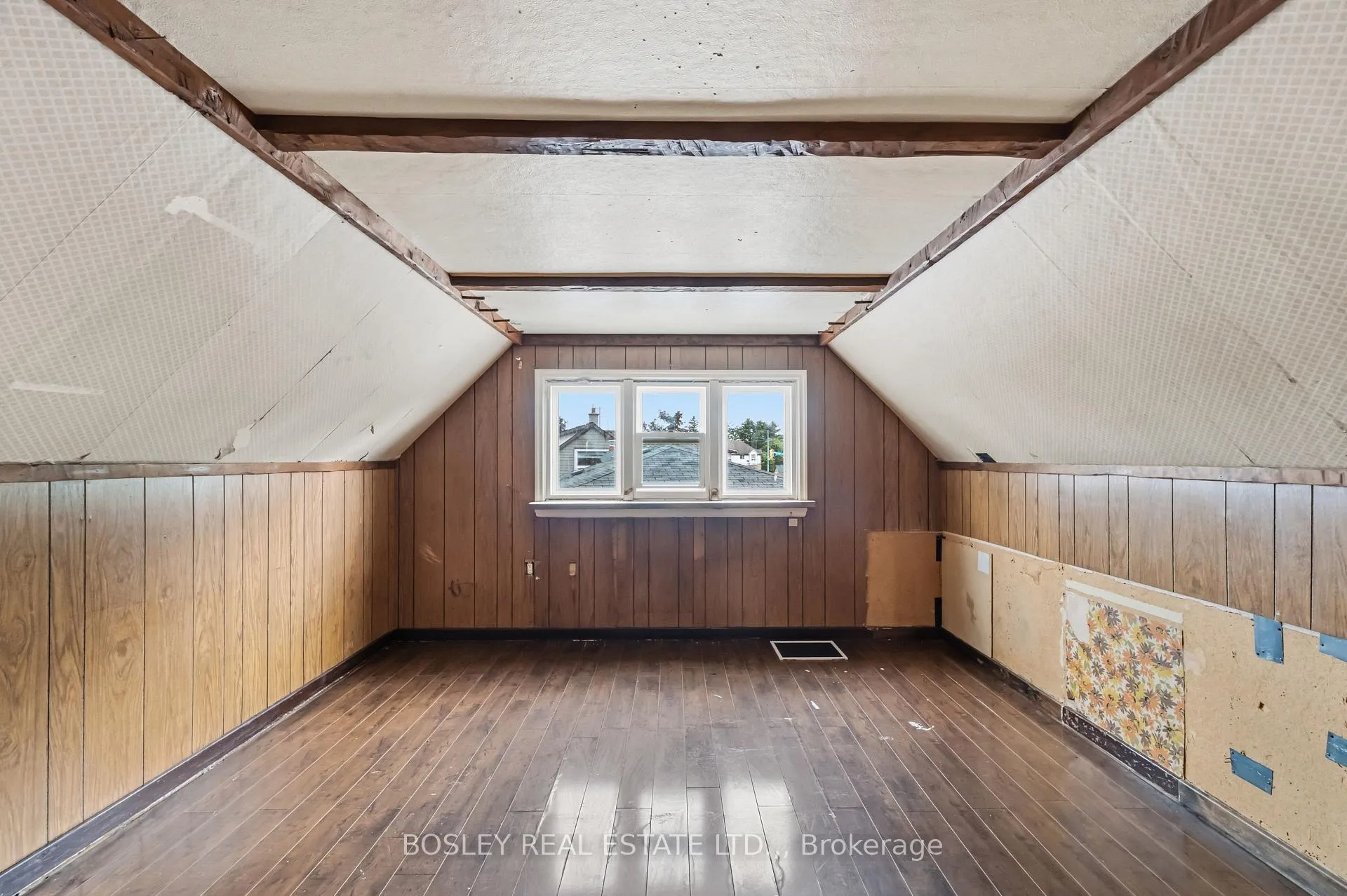 Photo 10 of 230 Pelham Road, St. Catharines, Western Hill — HOMEH