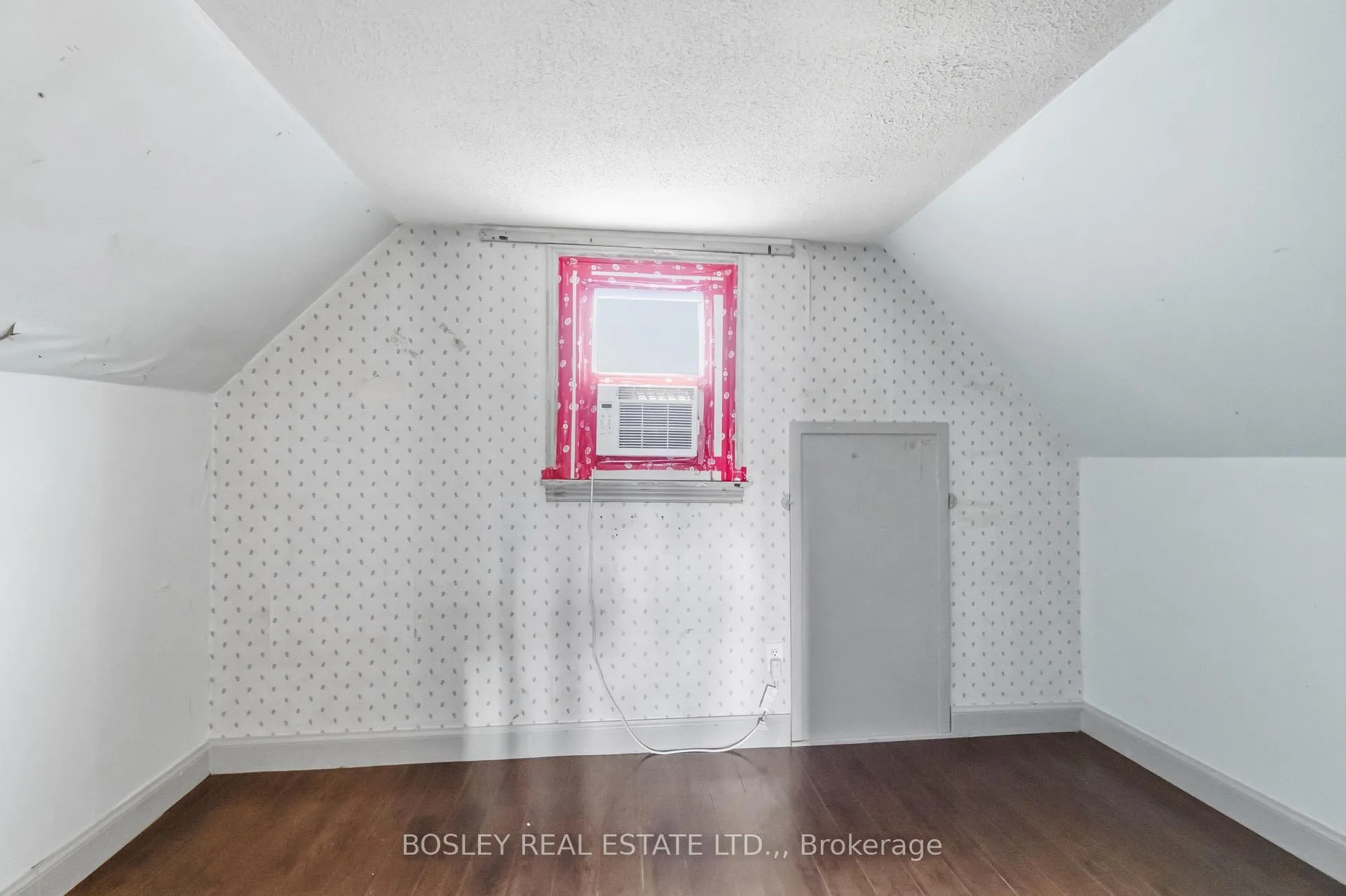Photo 12 of 230 Pelham Road, St. Catharines, Western Hill — HOMEH