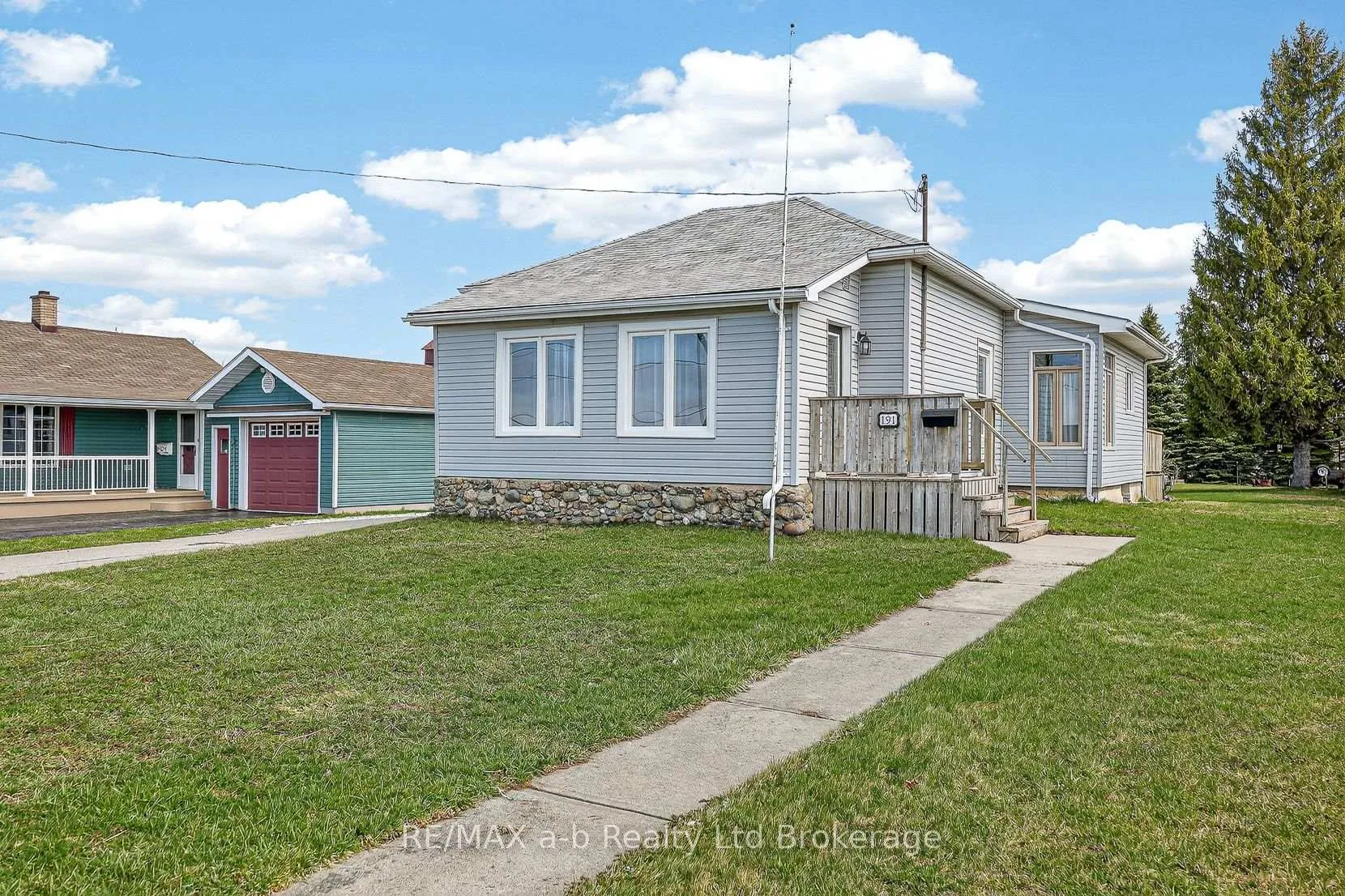 Photo 3 of 191 Whiting Street, Ingersoll, Ingersoll - South — HOMEH