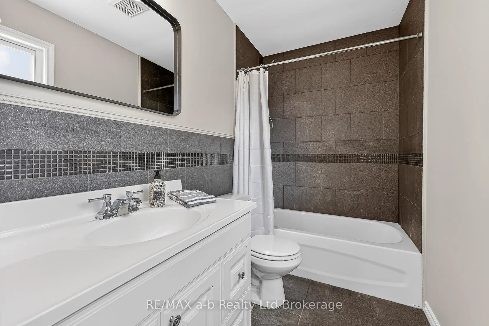 Photo 26 of 191 Whiting Street, Ingersoll, Ingersoll - South — HOMEH