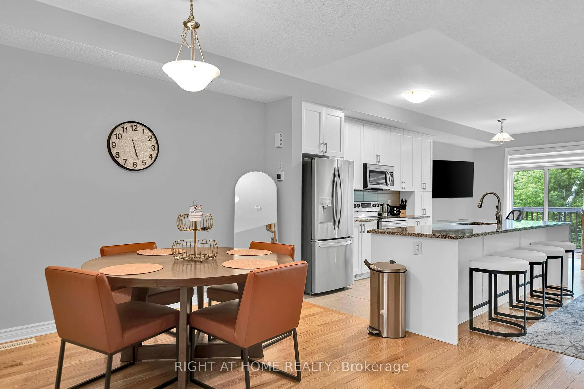 Photo 4 of 720 Dearborn, Ottawa, Blossom Park/Kemp Park/Findlay Creek — HOMEH