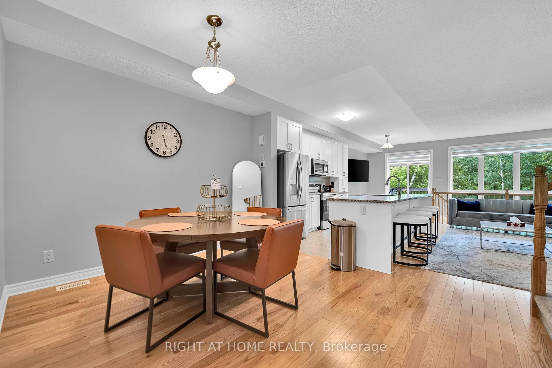 Photo 5 of 720 Dearborn, Ottawa, Blossom Park/Kemp Park/Findlay Creek — HOMEH