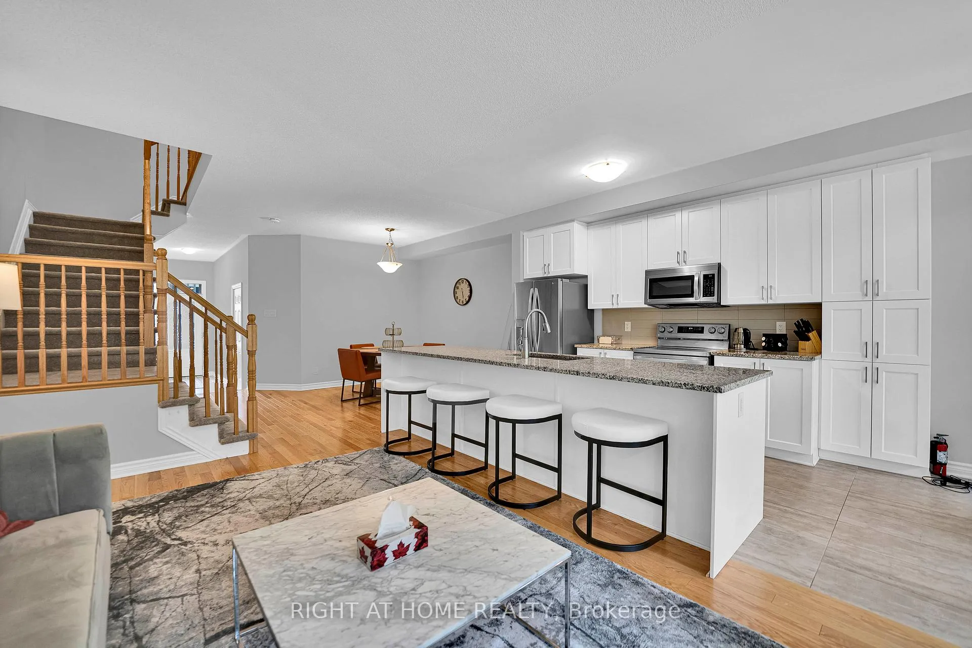 Photo 12 of 720 Dearborn, Ottawa, Blossom Park/Kemp Park/Findlay Creek — HOMEH
