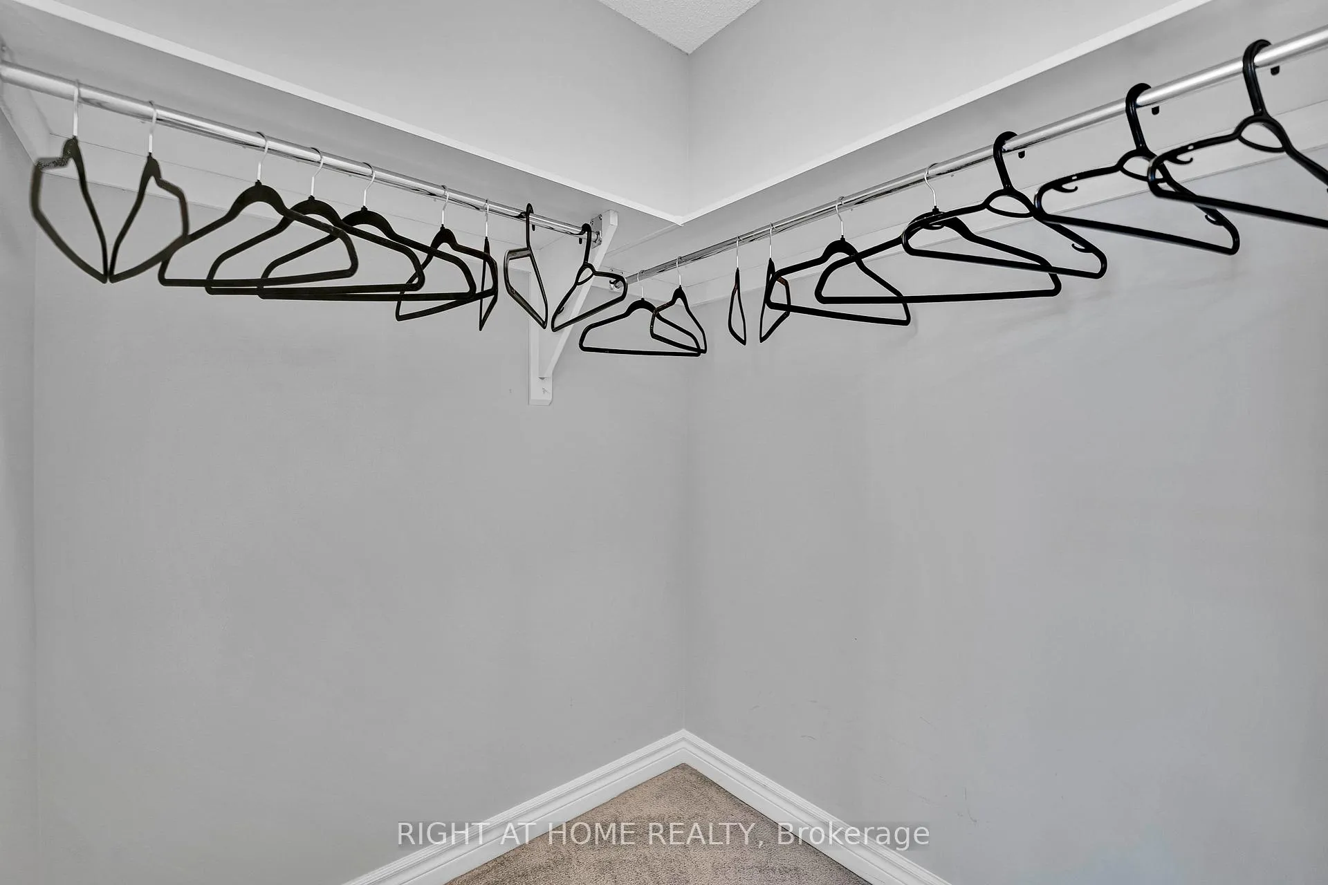 Photo 15 of 720 Dearborn, Ottawa, Blossom Park/Kemp Park/Findlay Creek — HOMEH