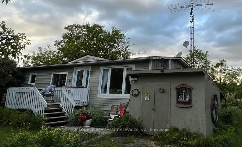 Photo 2 of 10 Lakeside Drive, Prince Edward County, Hillier Ward — HOMEH