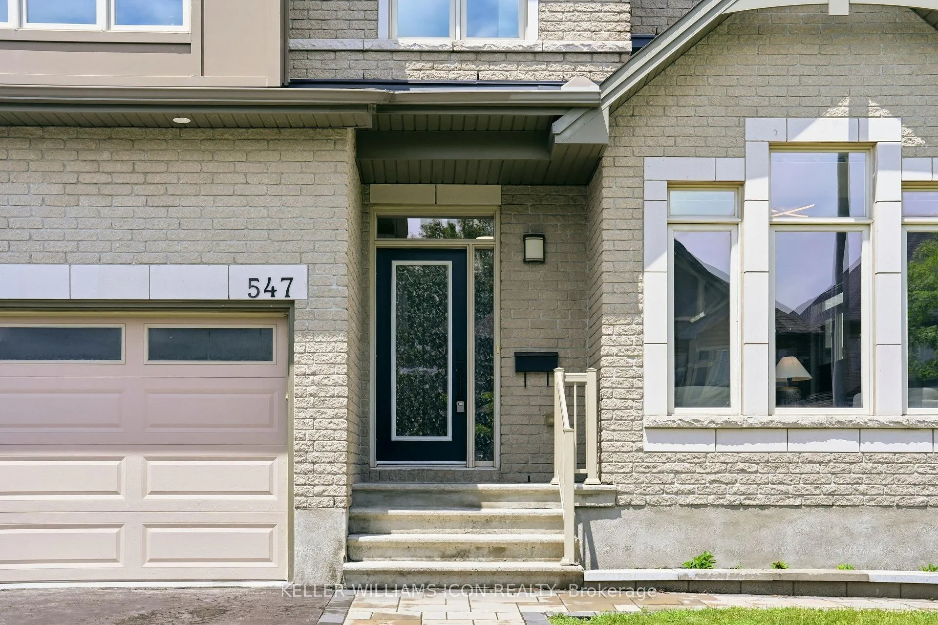 Photo 2 of 547 Peerless Street, Ottawa, Barrhaven - Cedargrove/Fraserdale — HOMEH