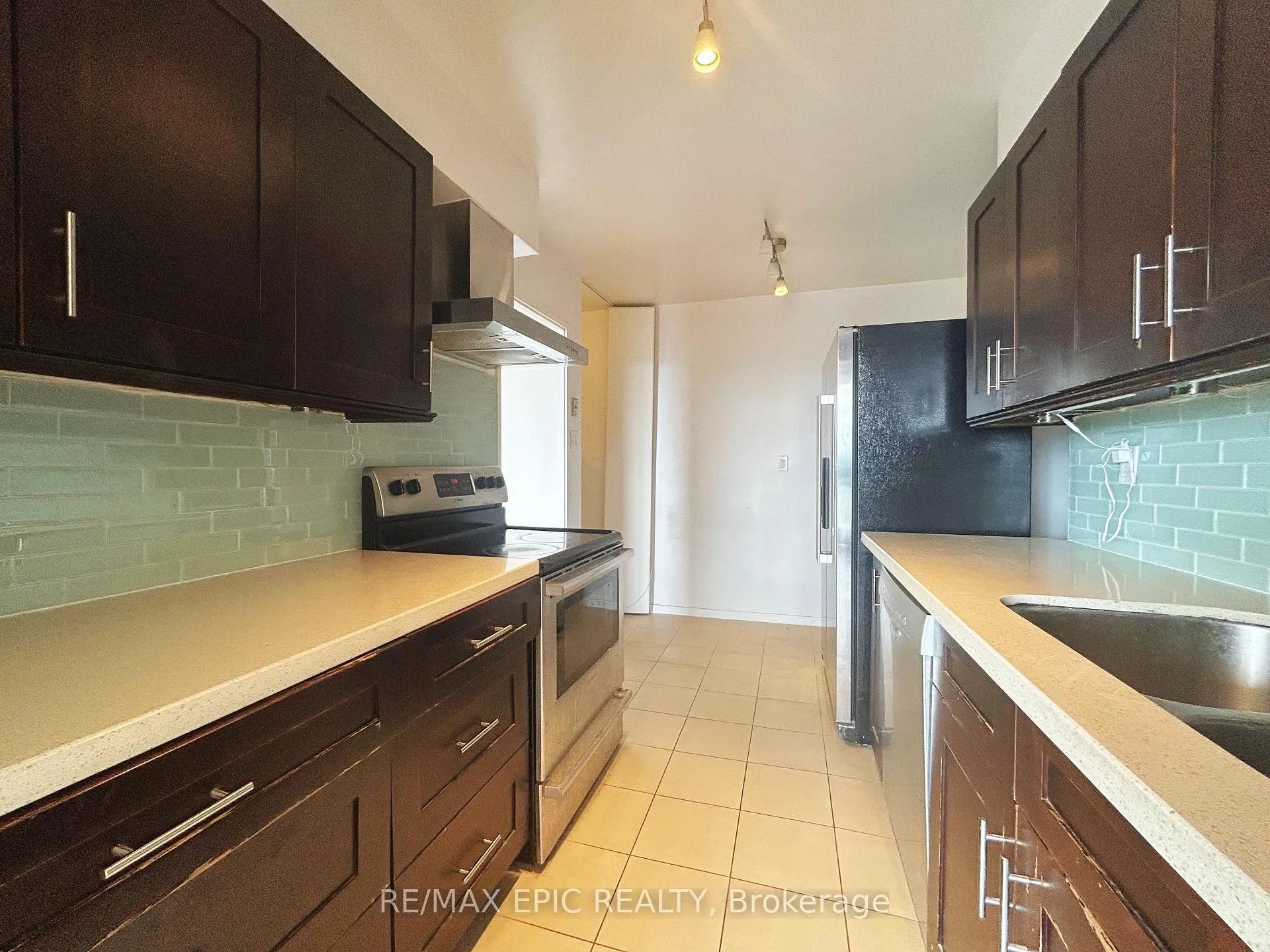 Photo 4 of Unit 908, 350 Seneca Hill Drive, North York, Don Valley Village — HOMEH