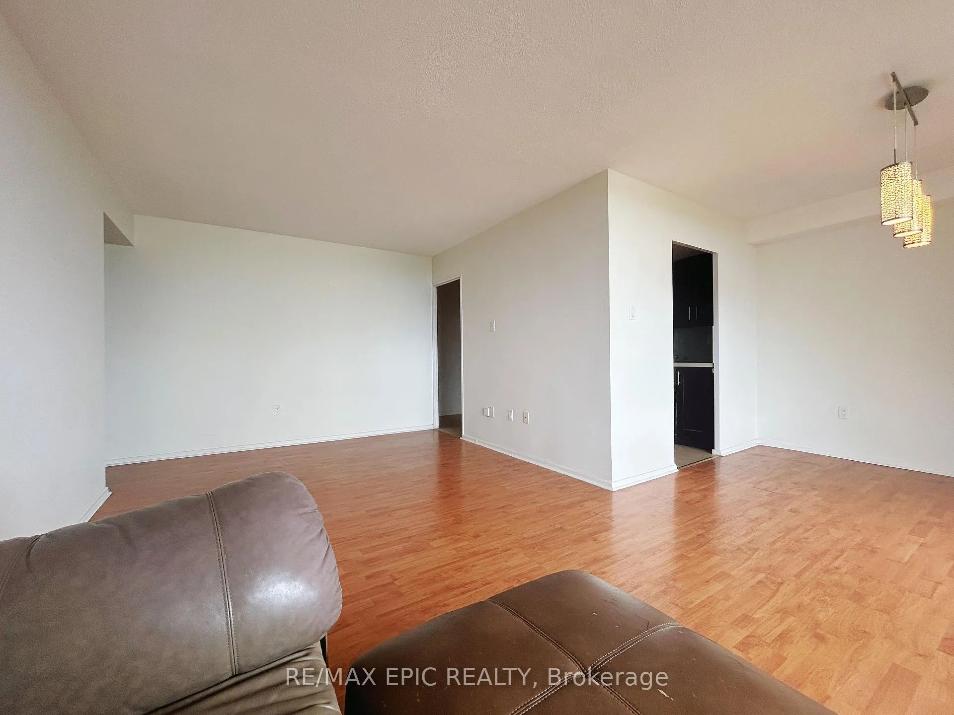 Photo 7 of Unit 908, 350 Seneca Hill Drive, North York, Don Valley Village — HOMEH