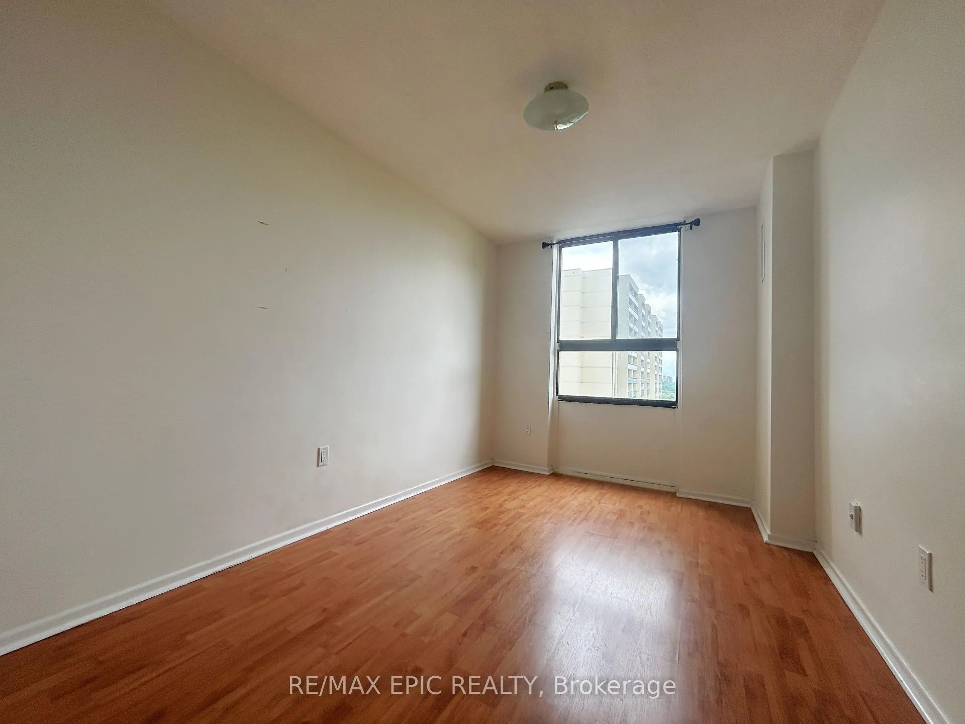 Photo 8 of Unit 908, 350 Seneca Hill Drive, North York, Don Valley Village — HOMEH
