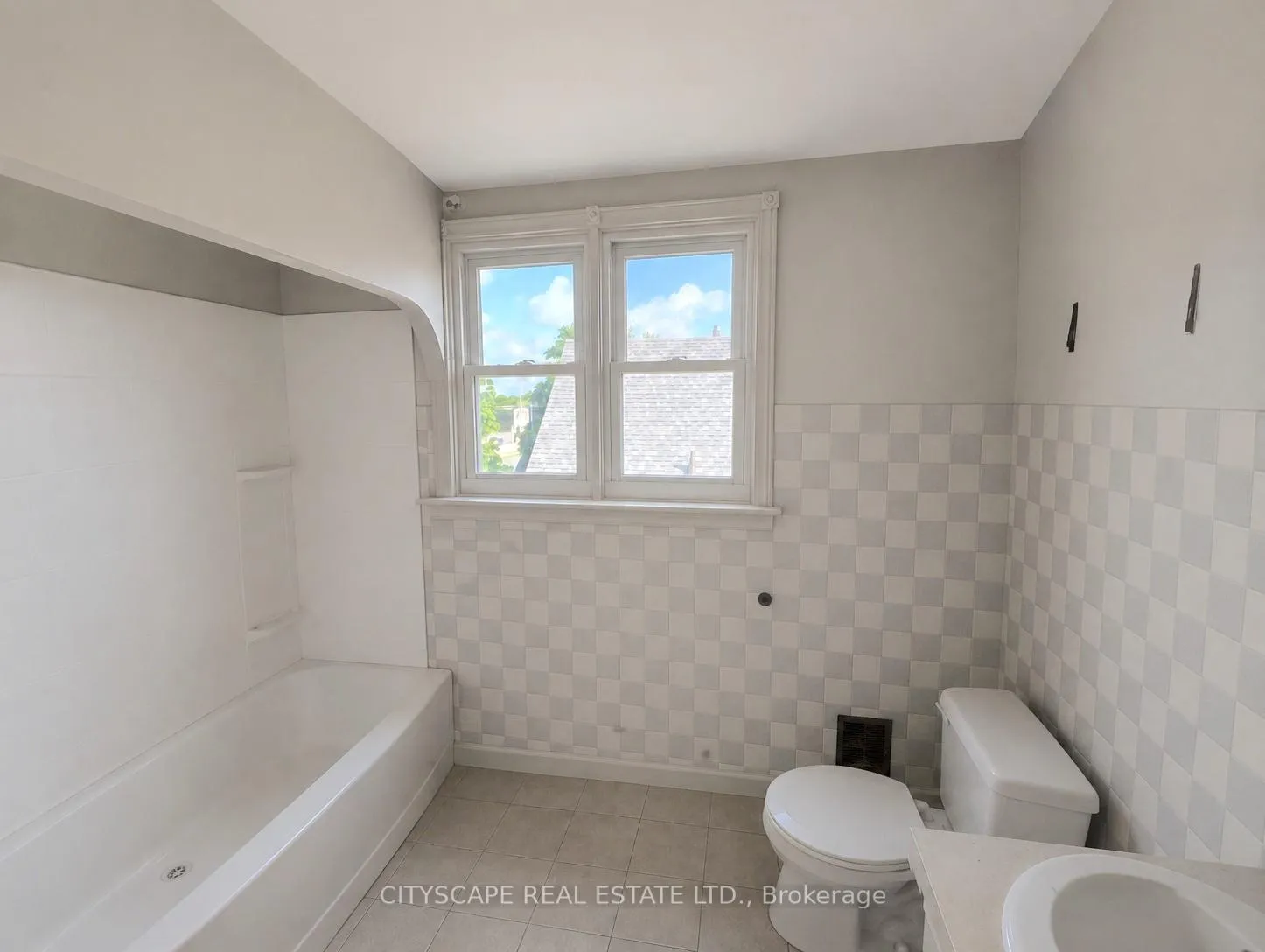 Photo 18 of 238 Lancaster Street W, Kitchener — HOMEH