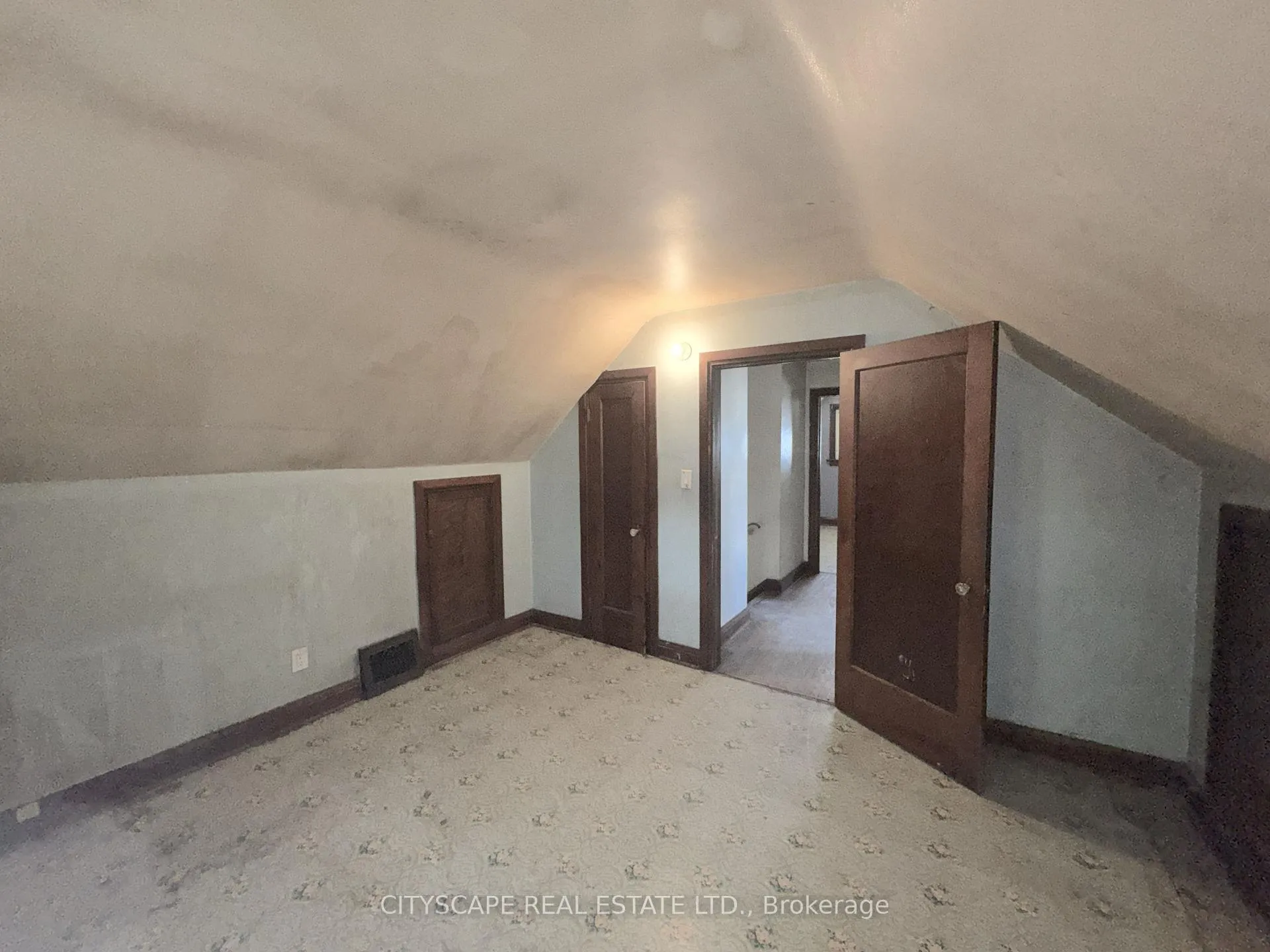 Photo 20 of 238 Lancaster Street W, Kitchener — HOMEH