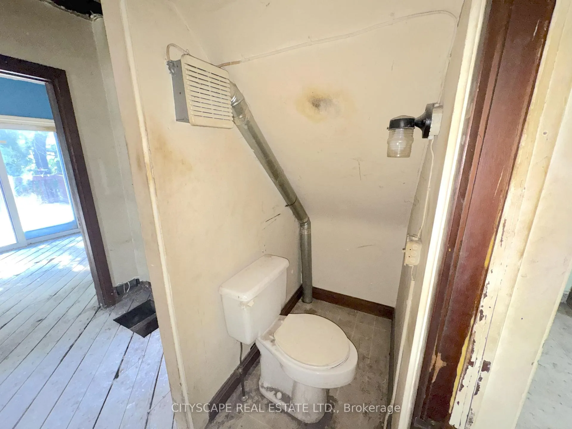 Photo 21 of 238 Lancaster Street W, Kitchener — HOMEH