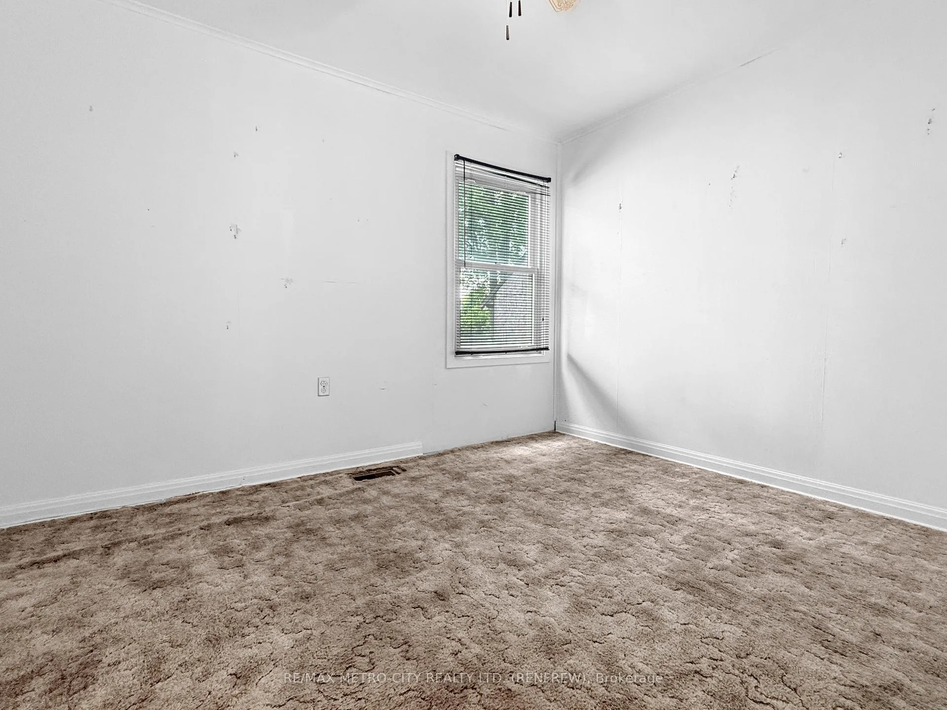Photo 8 of 146 Cameron Avenue, Renfrew, Renfrew — HOMEH