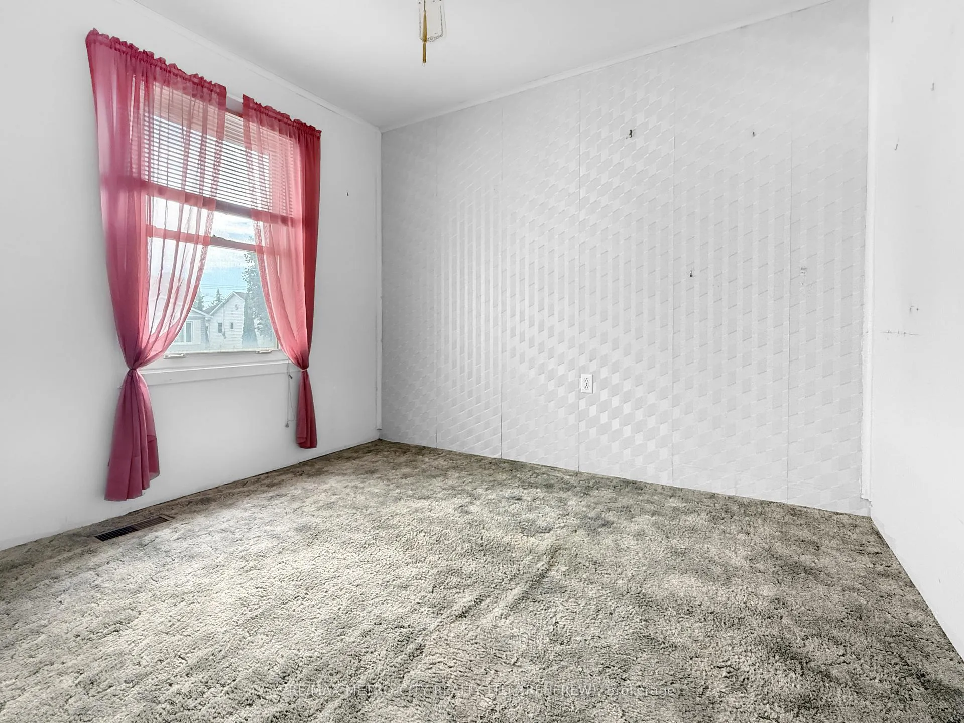 Photo 10 of 146 Cameron Avenue, Renfrew, Renfrew — HOMEH