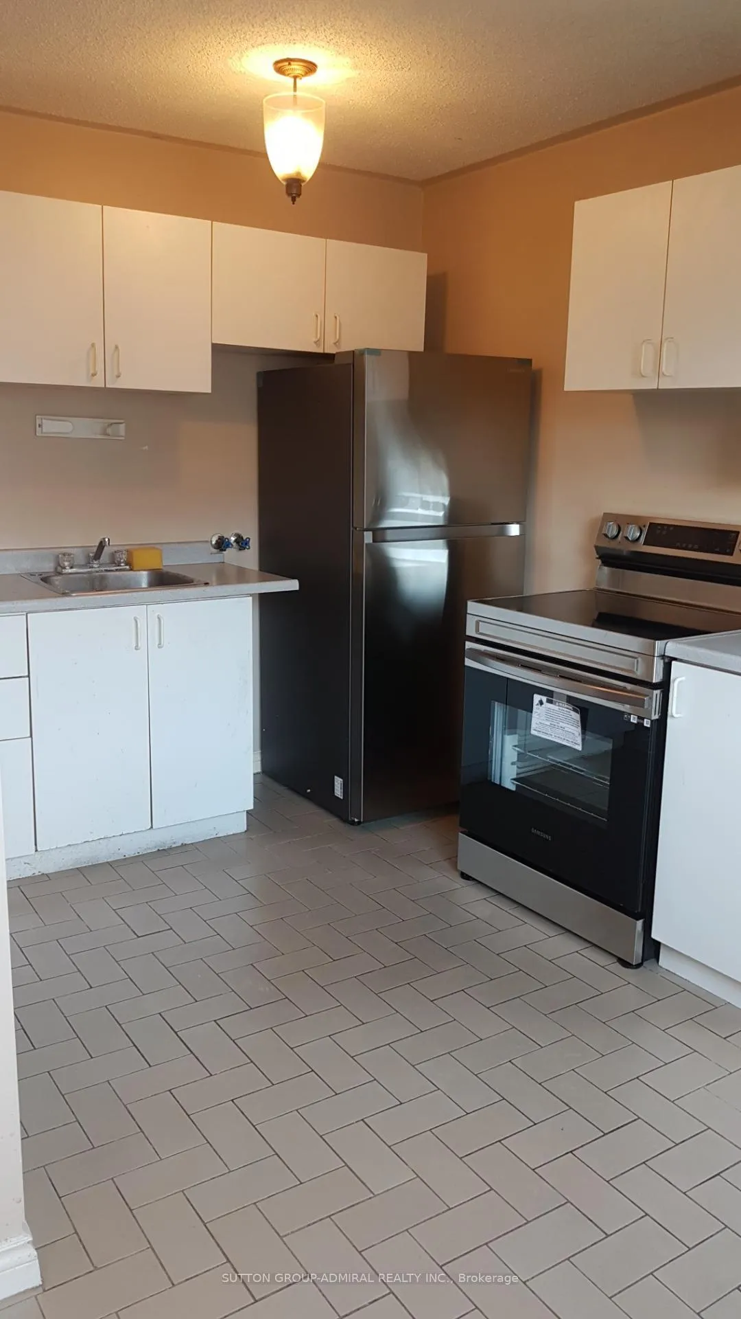 Photo 6 of Unit B, 632 Lakeshore Road, Mississauga, Lakeview — HOMEH