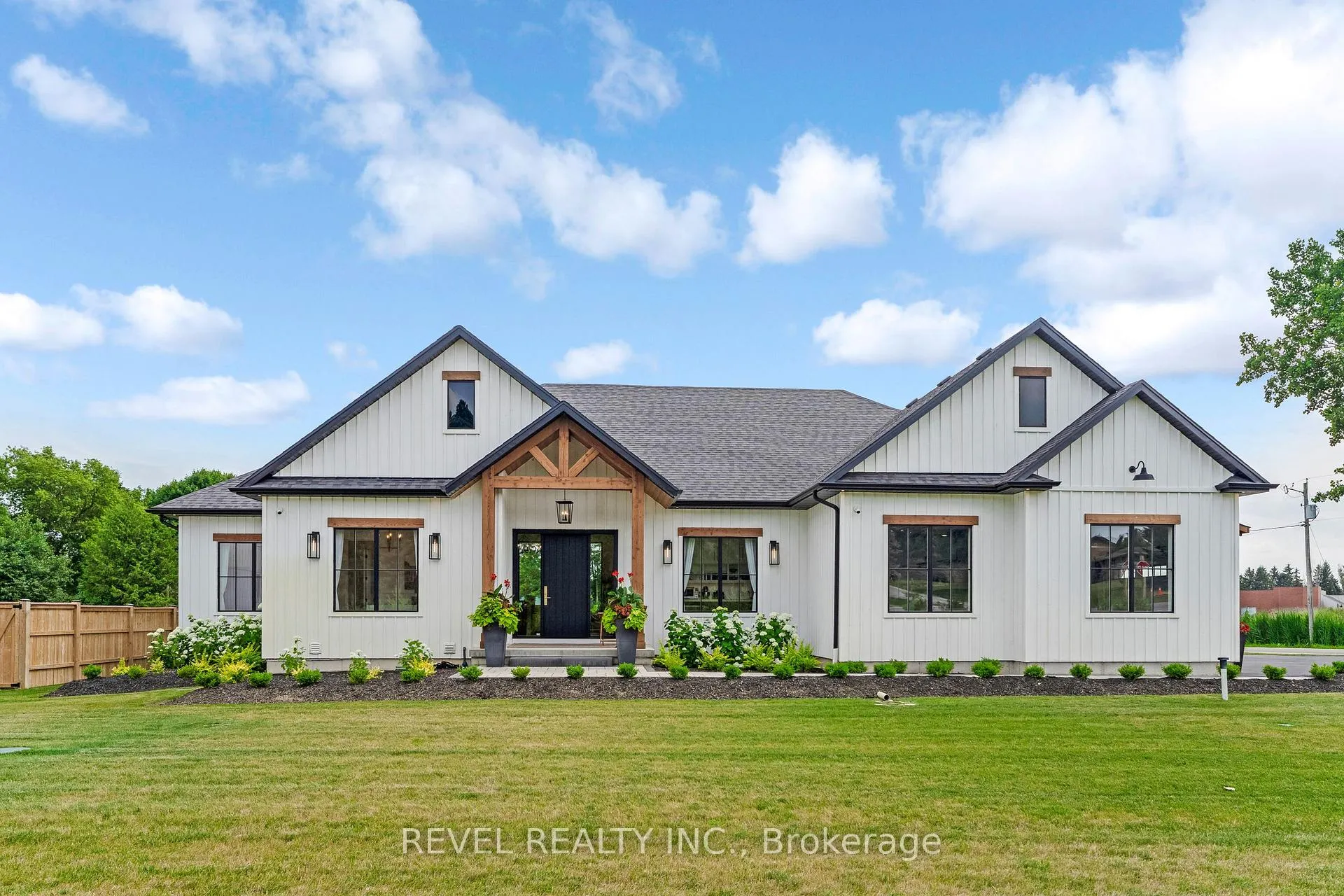 Photo 2 of 4678 Lobsinger Line, Wellesley — HOMEH