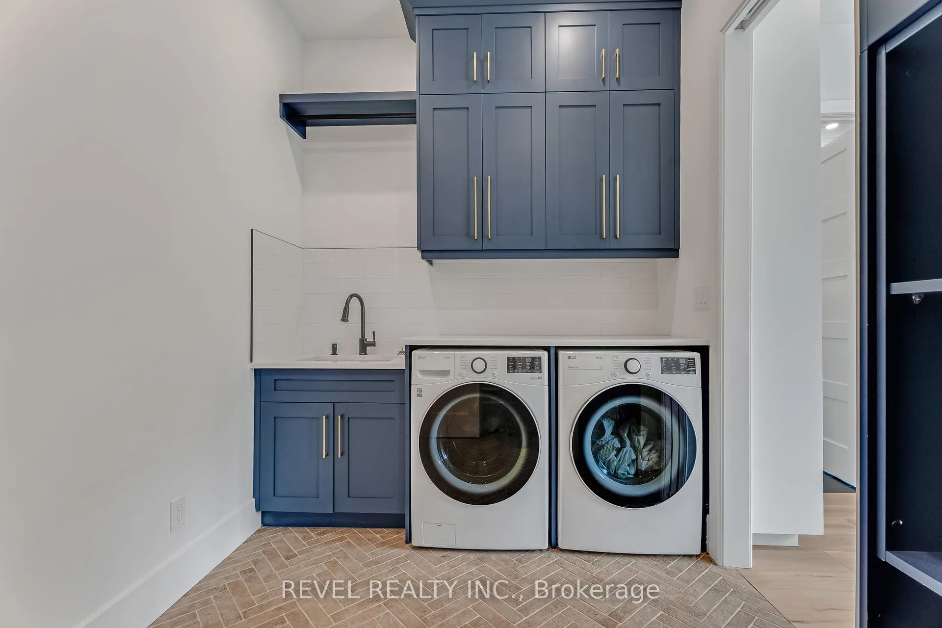 Photo 22 of 4678 Lobsinger Line, Wellesley — HOMEH