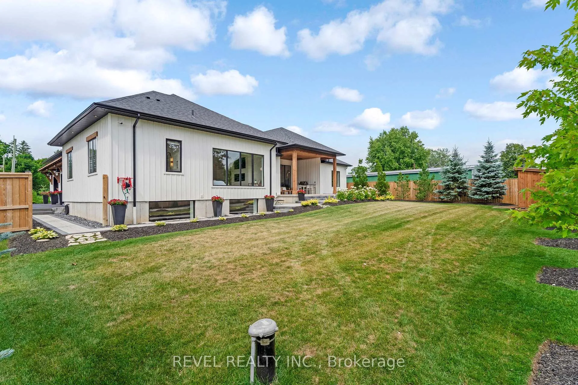Photo 44 of 4678 Lobsinger Line, Wellesley — HOMEH