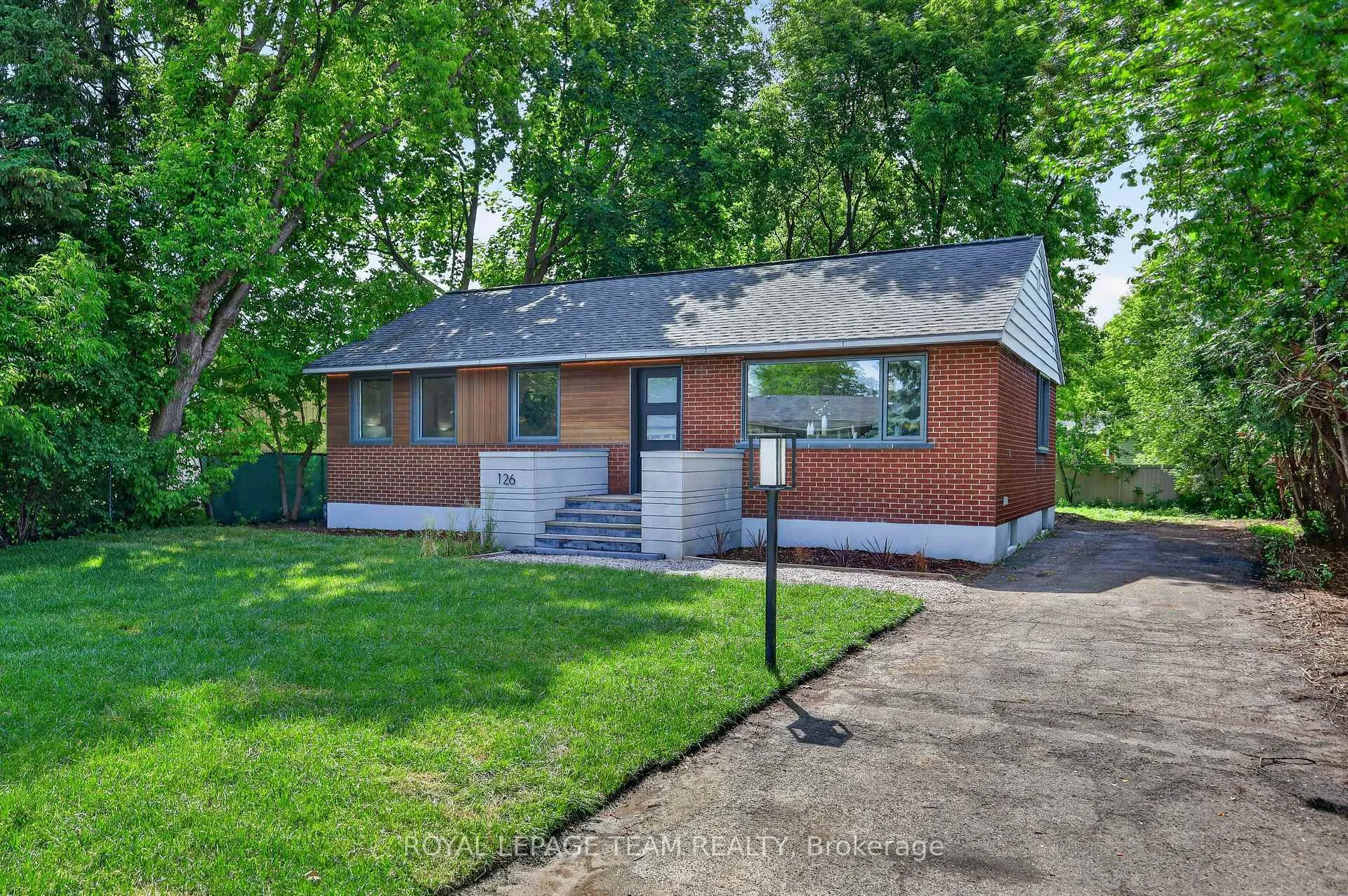 Photo 4 of 126 David Drive, Ottawa, Meadowlands/St. Claire Gardens — HOMEH