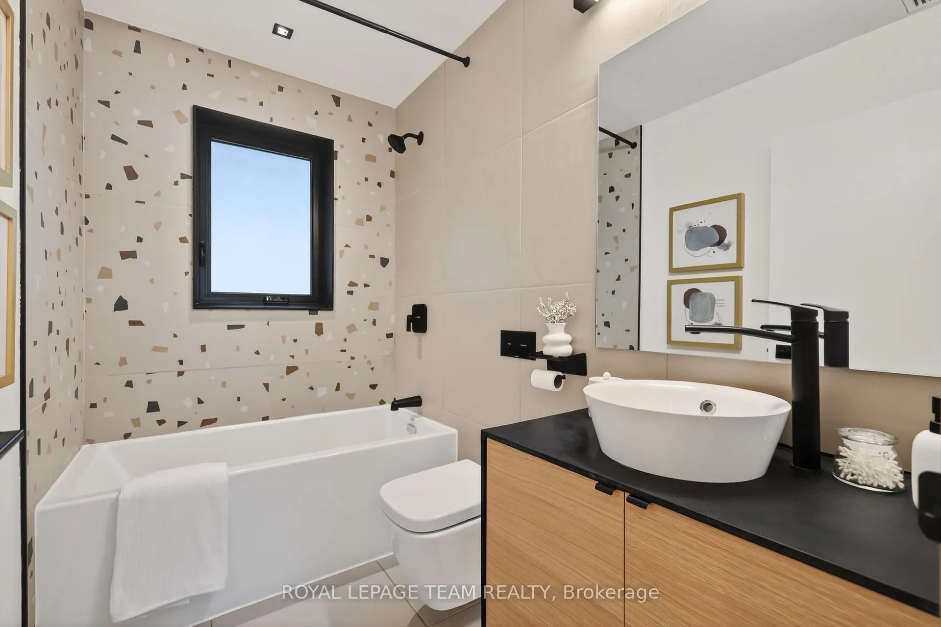 Photo 30 of 126 David Drive, Ottawa, Meadowlands/St. Claire Gardens — HOMEH