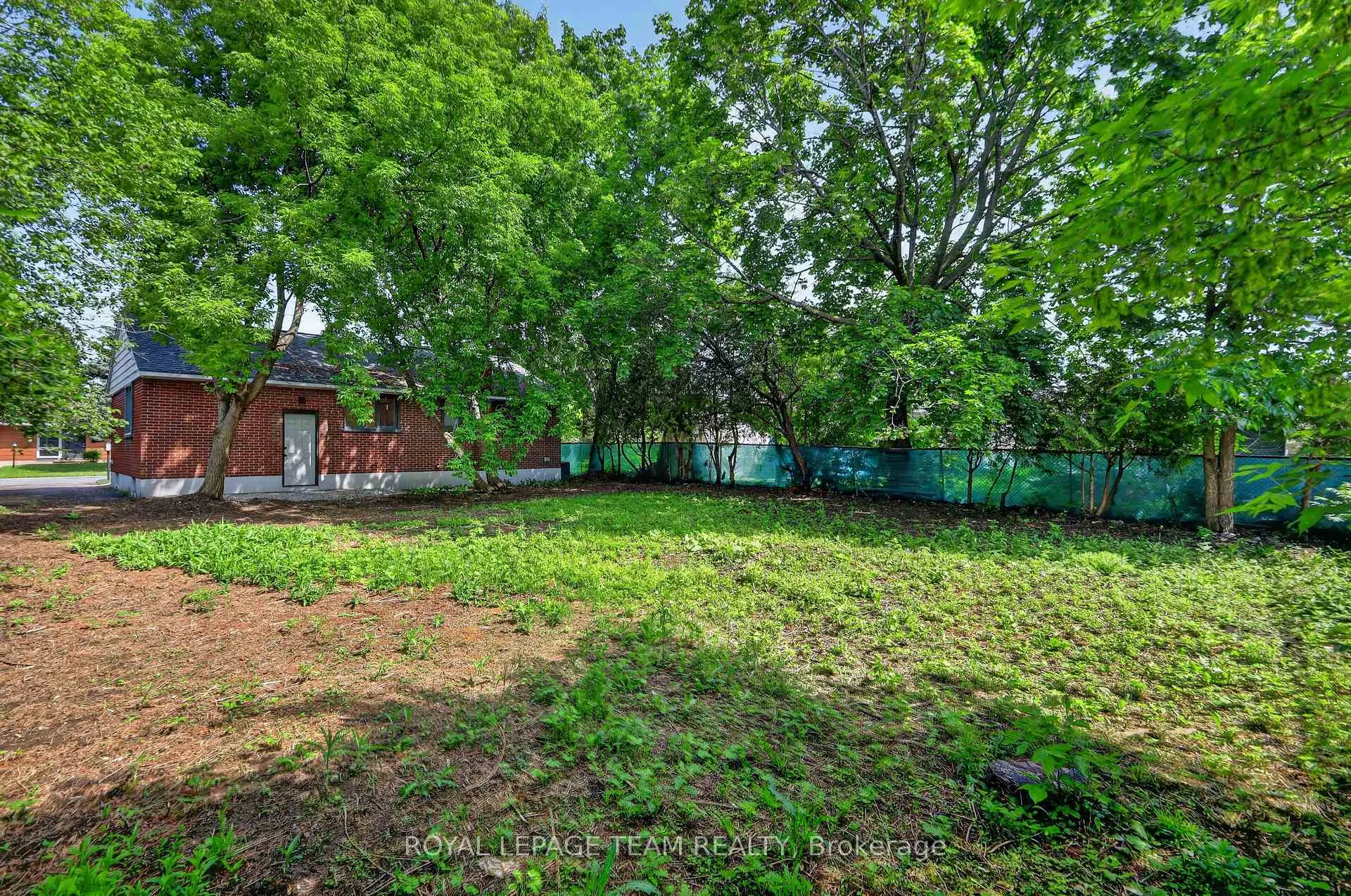 Photo 43 of 126 David Drive, Ottawa, Meadowlands/St. Claire Gardens — HOMEH