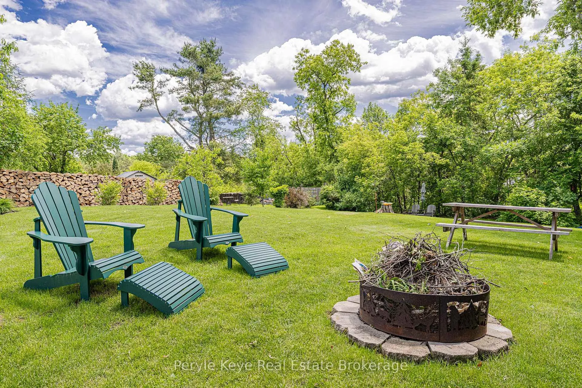 Photo 2 of 14 Milton Street, Bracebridge — HOMEH