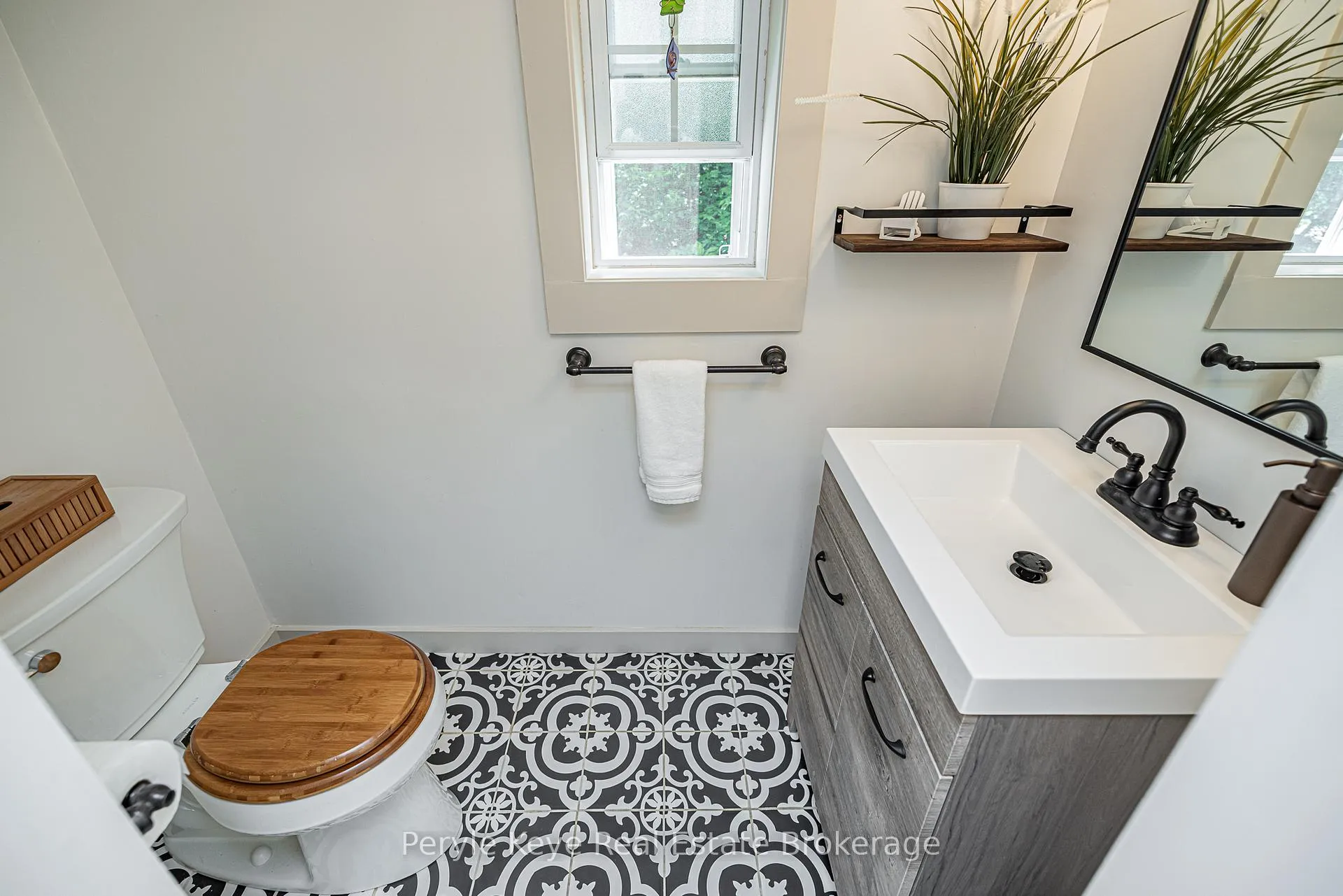 Photo 22 of 14 Milton Street, Bracebridge — HOMEH