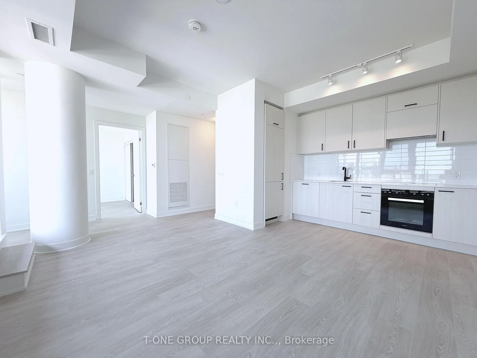 Front of Unit 1807, 5 Quarrington Lane