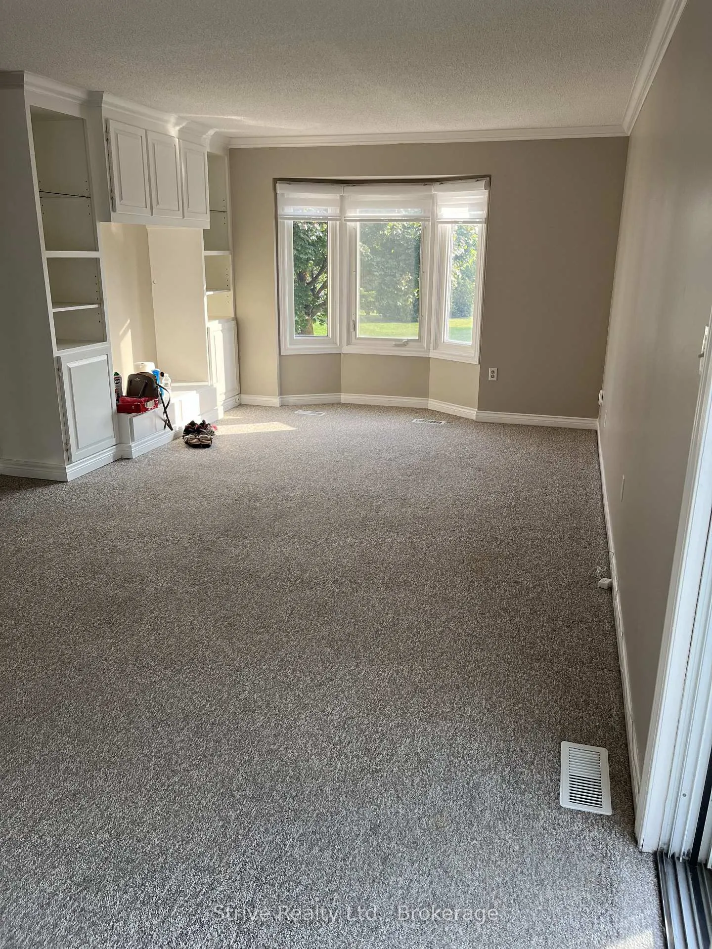 Photo 3 of 1013 Attersley Drive, Oshawa, Pinecrest — HOMEH